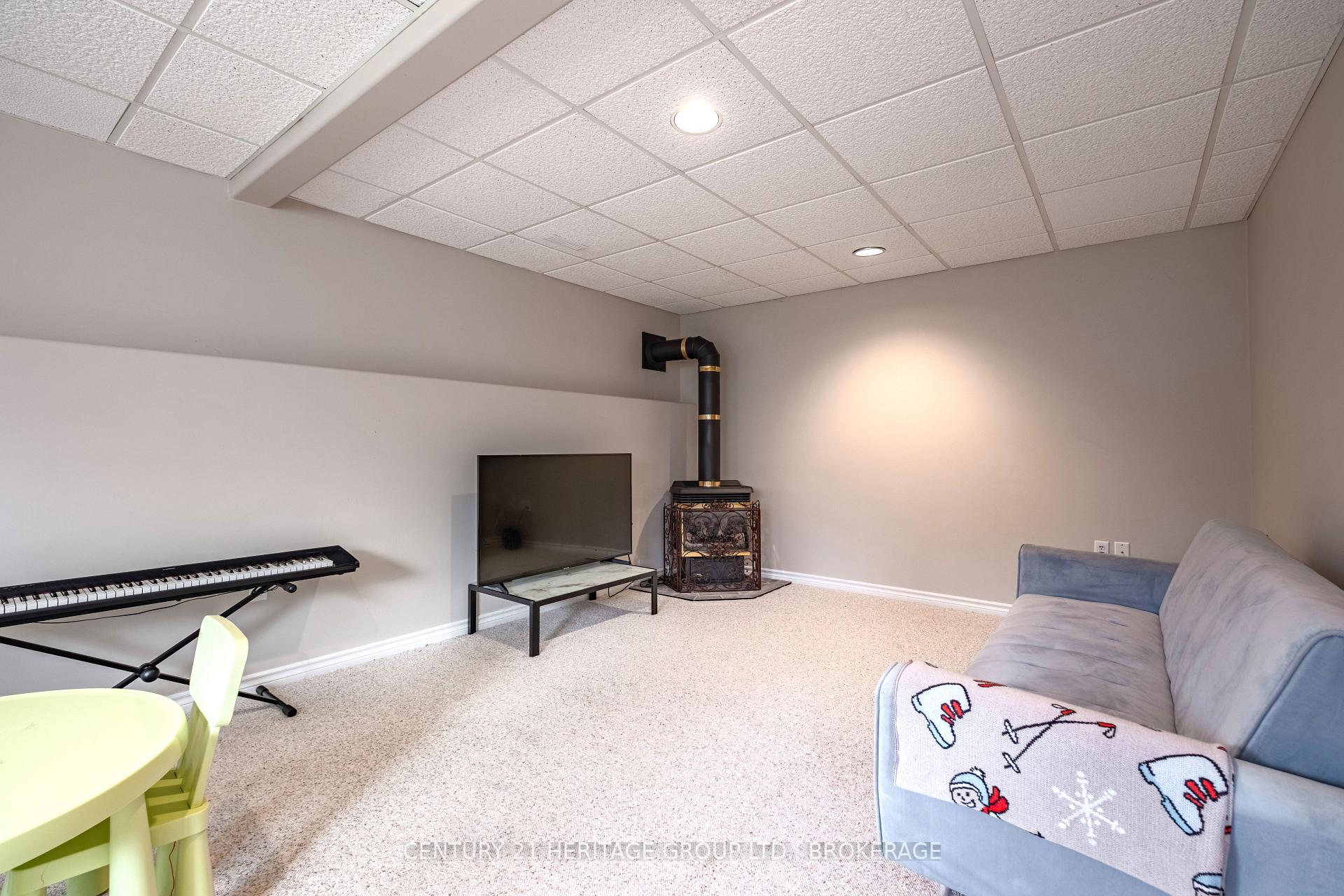 Photo 27 of 498 Barnsley Crescent, Kingston, City Southwest — HOMEH