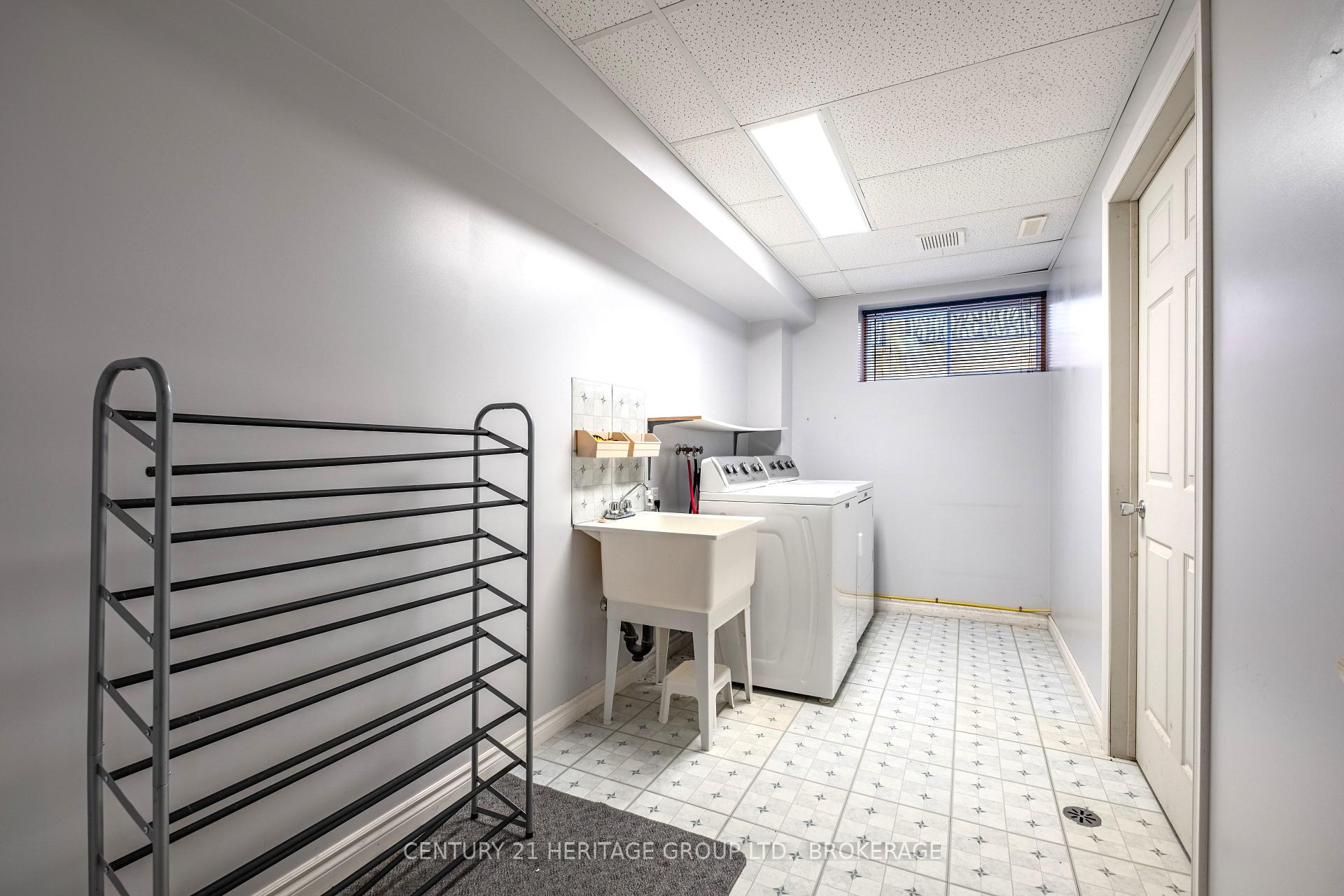 Photo 32 of 498 Barnsley Crescent, Kingston, City Southwest — HOMEH