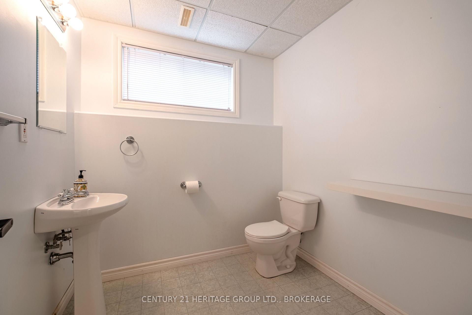 Photo 33 of 498 Barnsley Crescent, Kingston, City Southwest — HOMEH