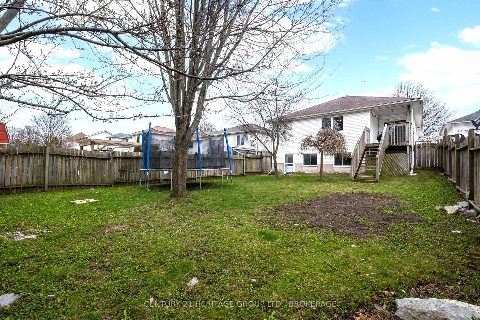 Photo 24 of 498 Barnsley Crescent, Kingston, City Southwest — HOMEH