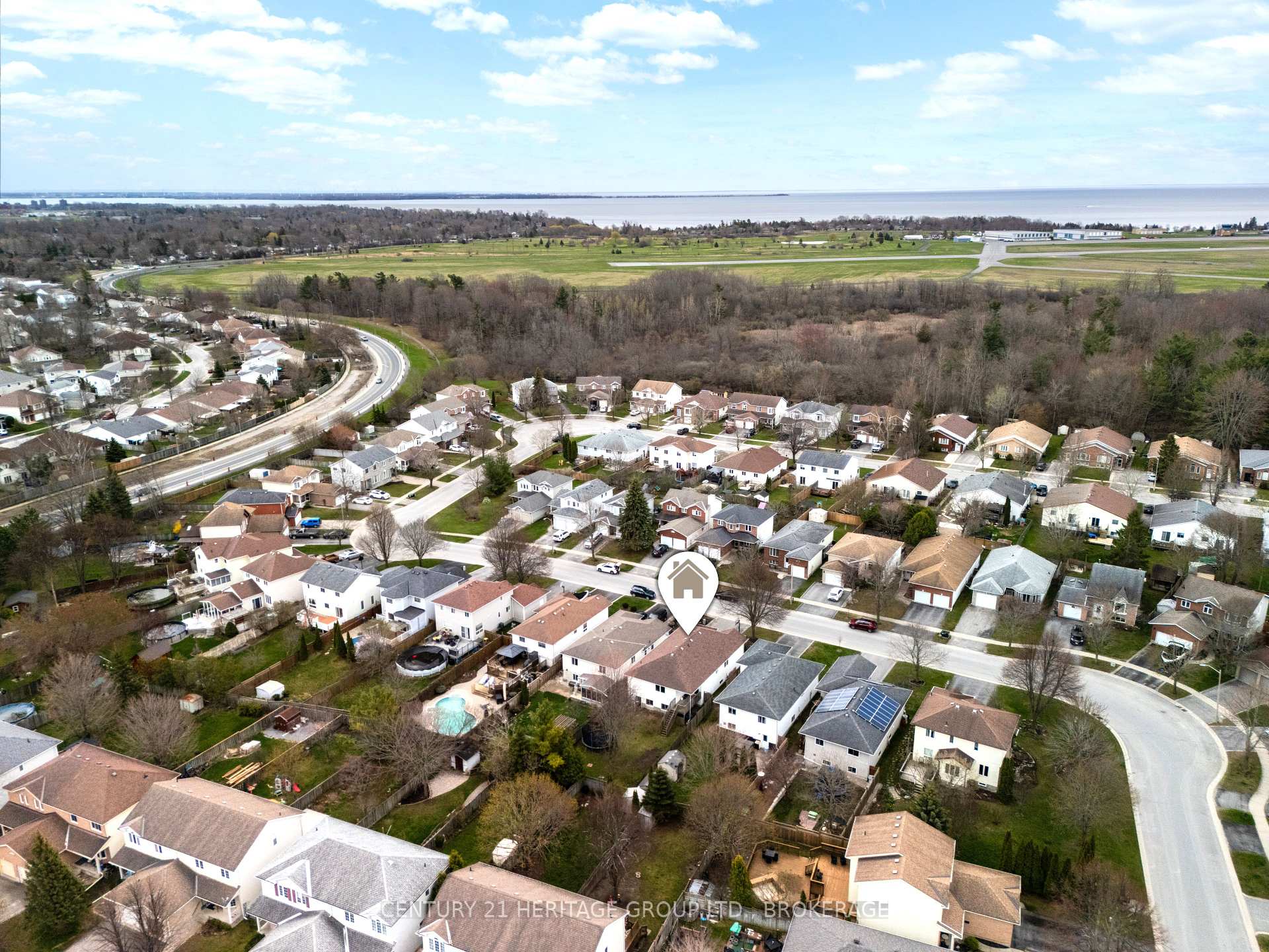 Photo 5 of 498 Barnsley Crescent, Kingston, City Southwest — HOMEH