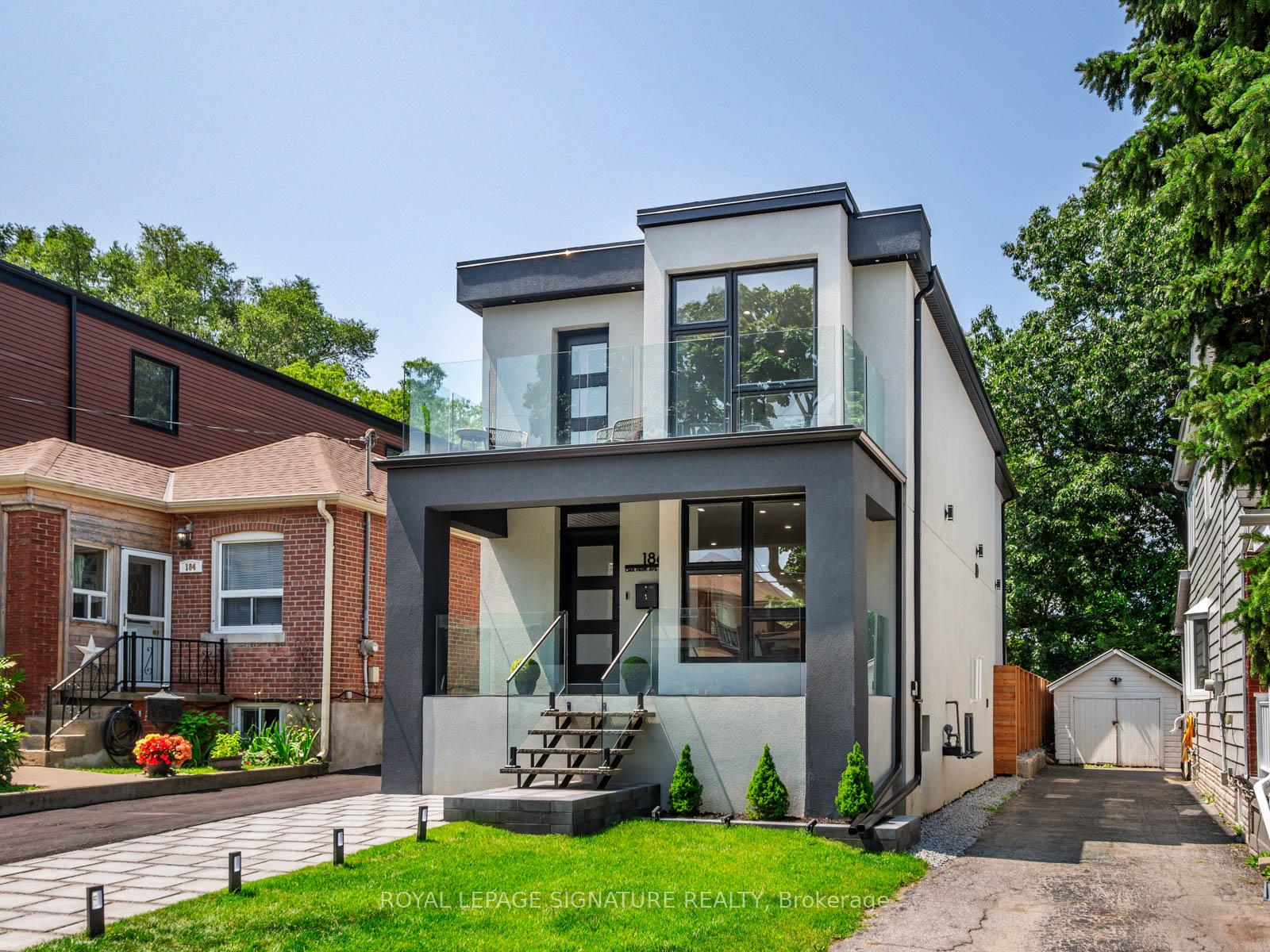 Front of 186 Oak Park Avenue