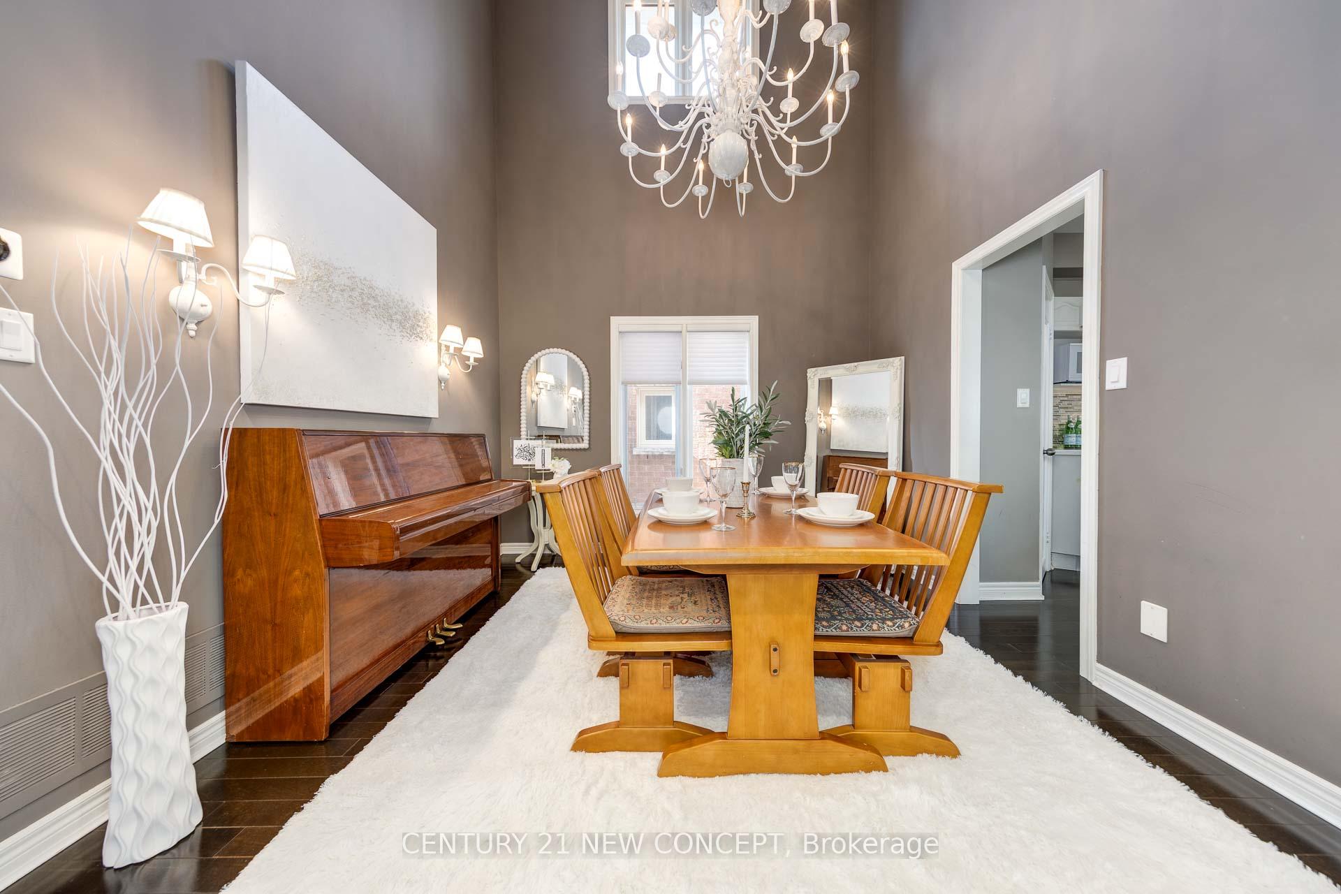 Photo 12 of 23 Ballymore Drive, Aurora, Bayview Wellington — HOMEH