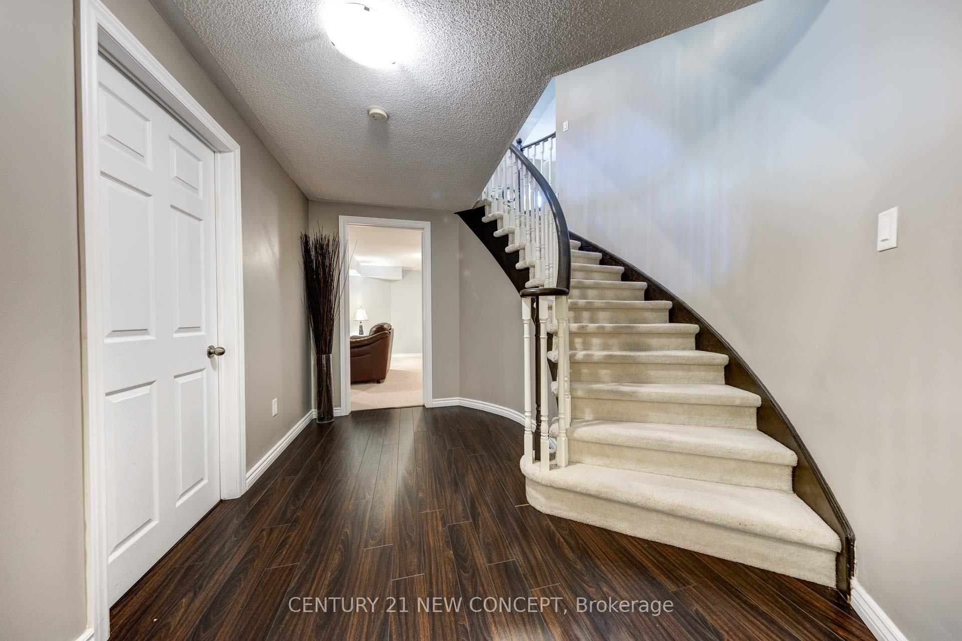 Photo 22 of 23 Ballymore Drive, Aurora, Bayview Wellington — HOMEH