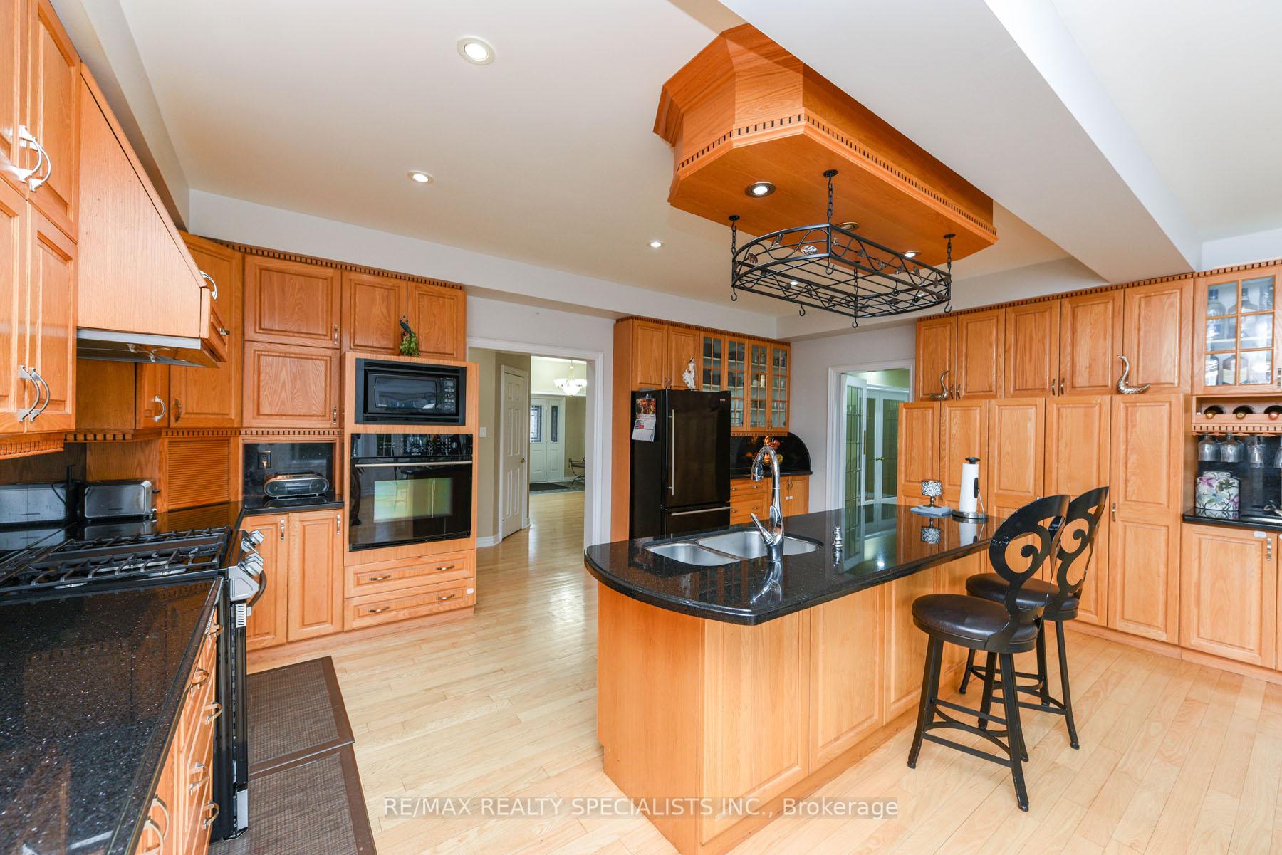 Photo 11 of 73 Colonel Bertram Road W, Brampton, Snelgrove — HOMEH