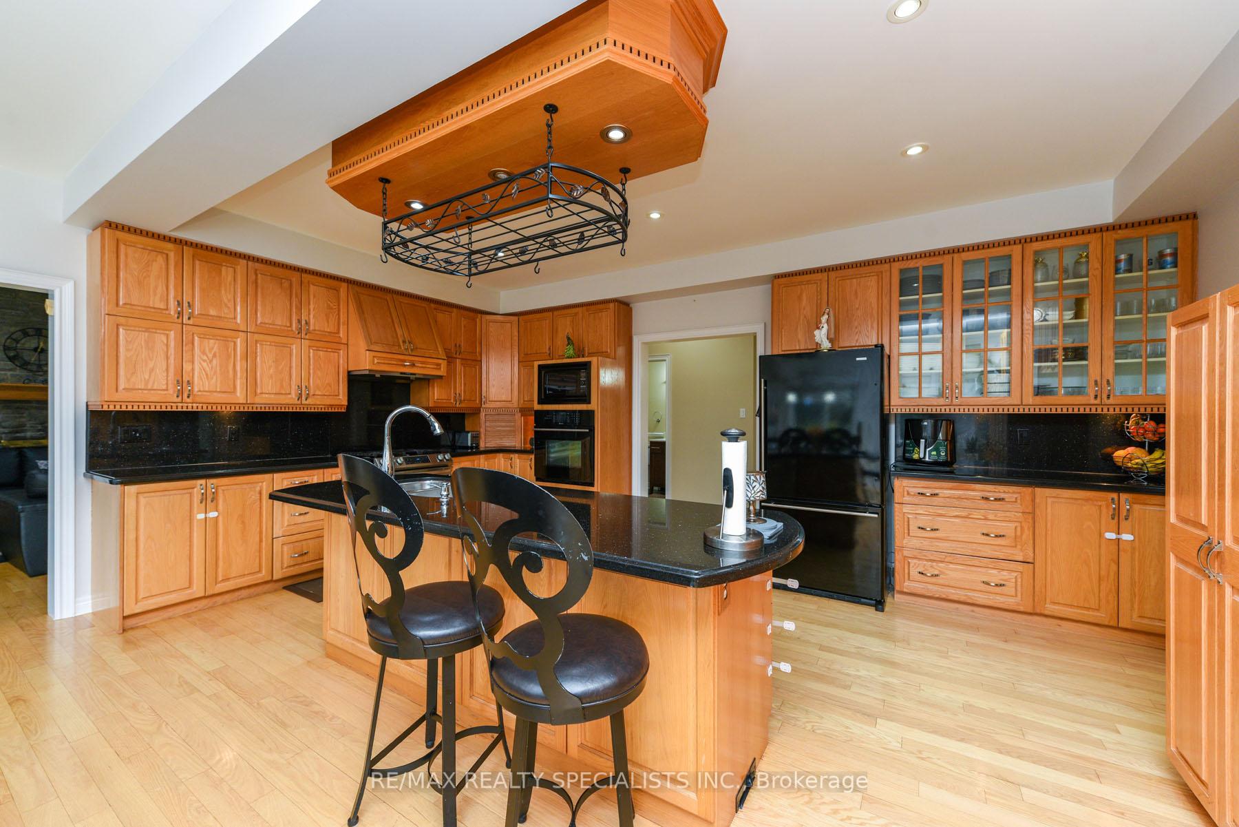 Photo 8 of 73 Colonel Bertram Road W, Brampton, Snelgrove — HOMEH