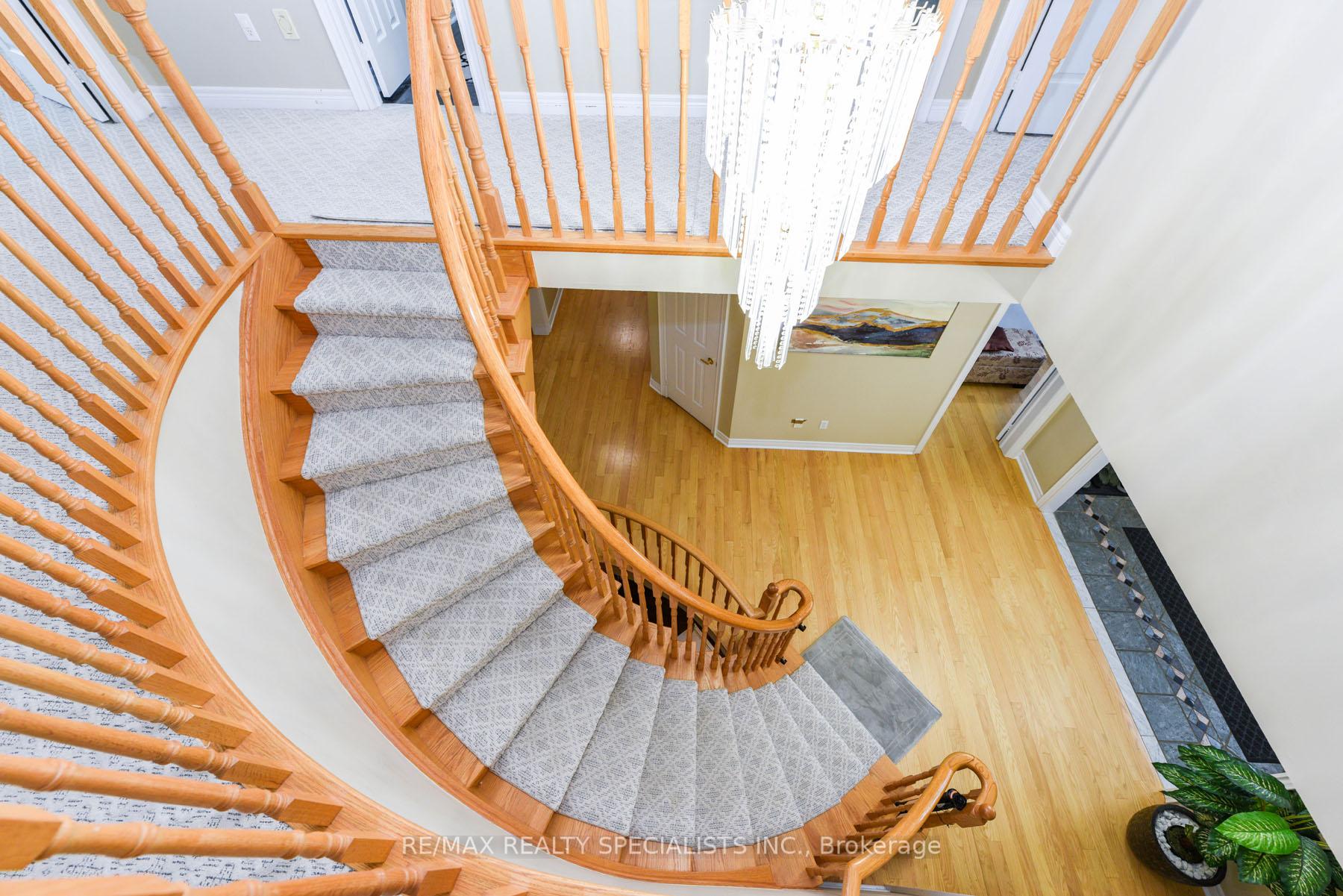 Photo 19 of 73 Colonel Bertram Road W, Brampton, Snelgrove — HOMEH