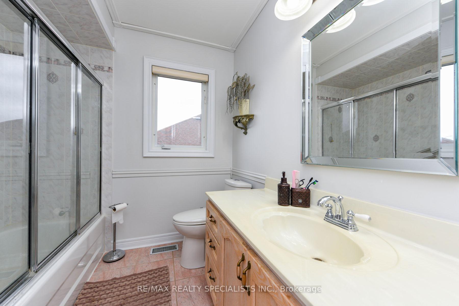 Photo 48 of 73 Colonel Bertram Road W, Brampton, Snelgrove — HOMEH