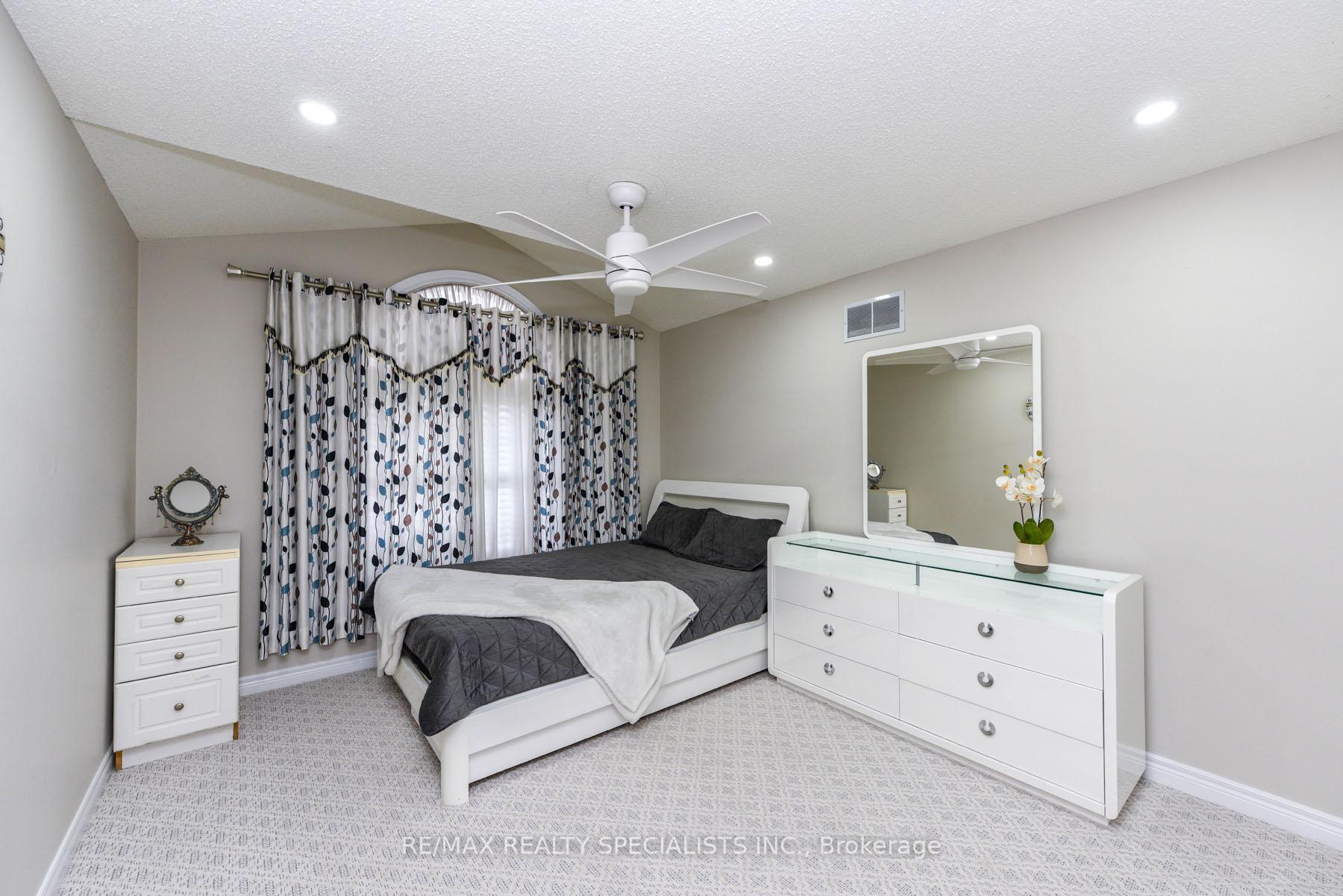 Photo 44 of 73 Colonel Bertram Road W, Brampton, Snelgrove — HOMEH
