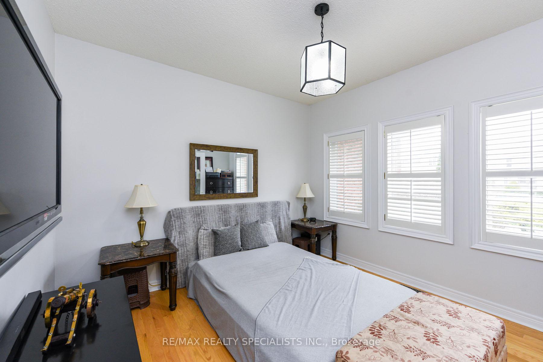 Photo 22 of 73 Colonel Bertram Road W, Brampton, Snelgrove — HOMEH