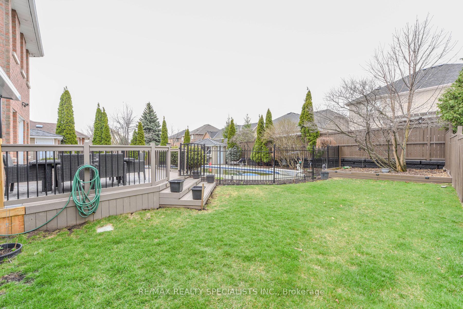 Photo 43 of 73 Colonel Bertram Road W, Brampton, Snelgrove — HOMEH