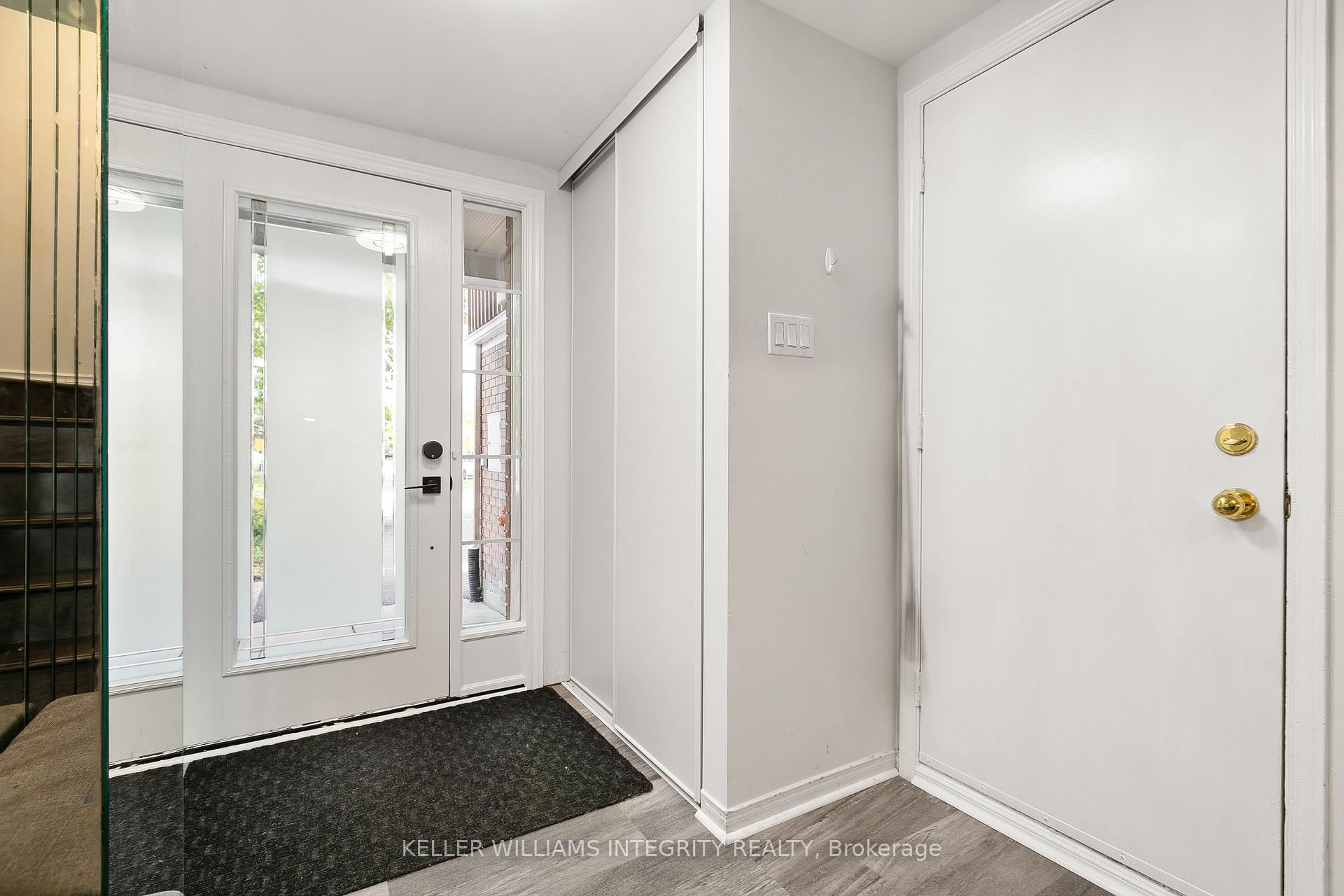 Photo 4 of 717 Brome Crescent, Ottawa, Fallingbrook/Ridgemount — HOMEH