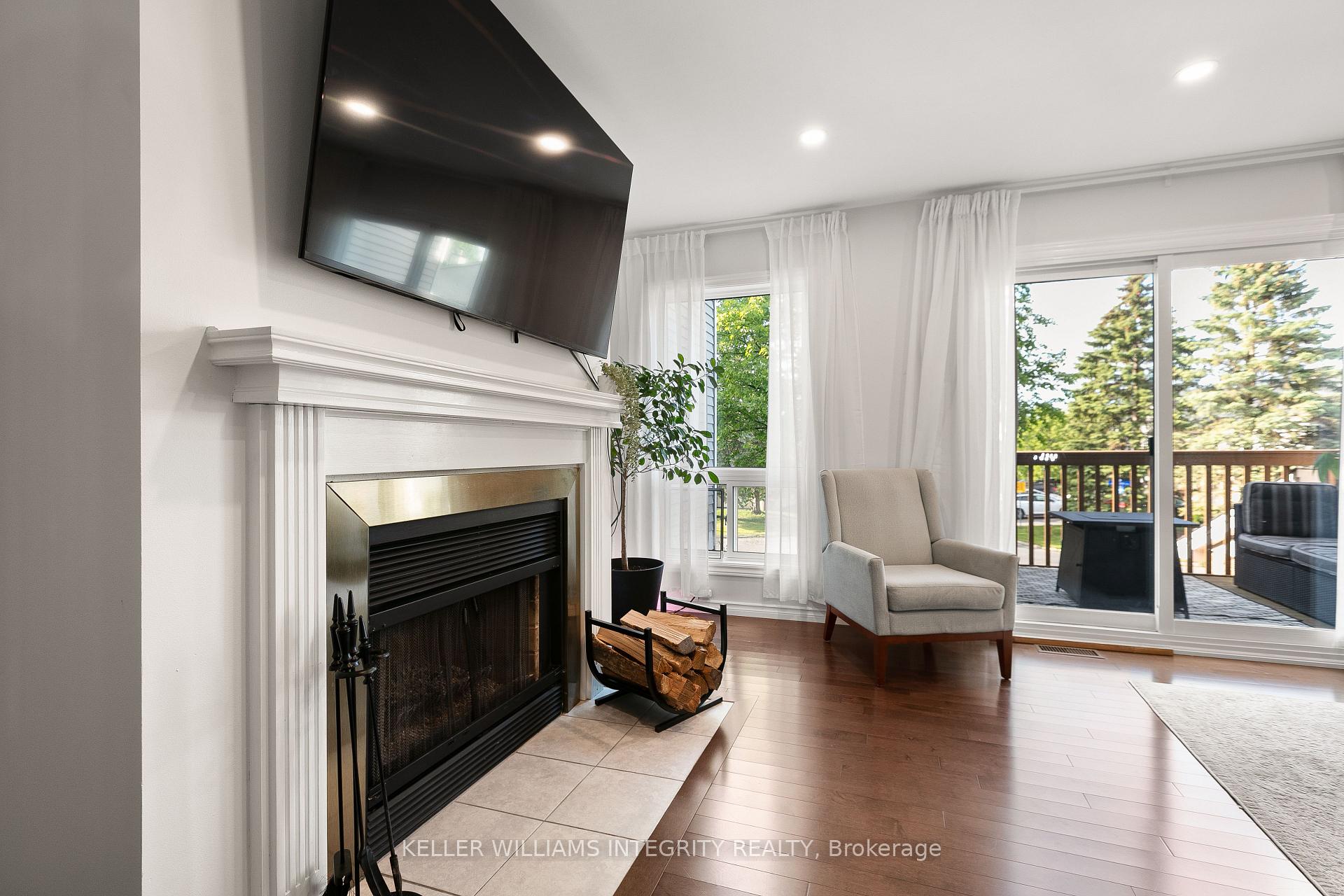 Photo 3 of 717 Brome Crescent, Ottawa, Fallingbrook/Ridgemount — HOMEH