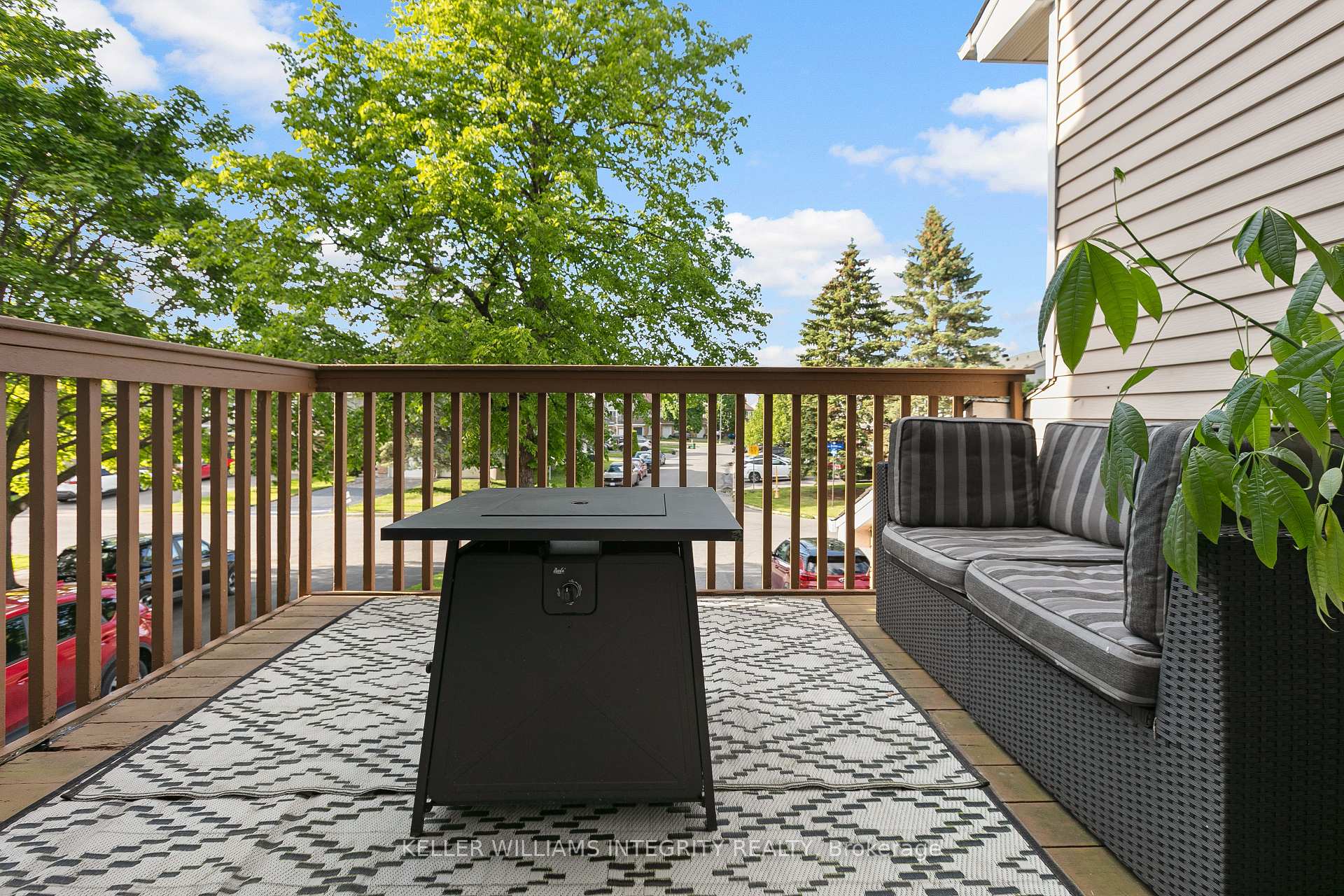 Photo 10 of 717 Brome Crescent, Ottawa, Fallingbrook/Ridgemount — HOMEH