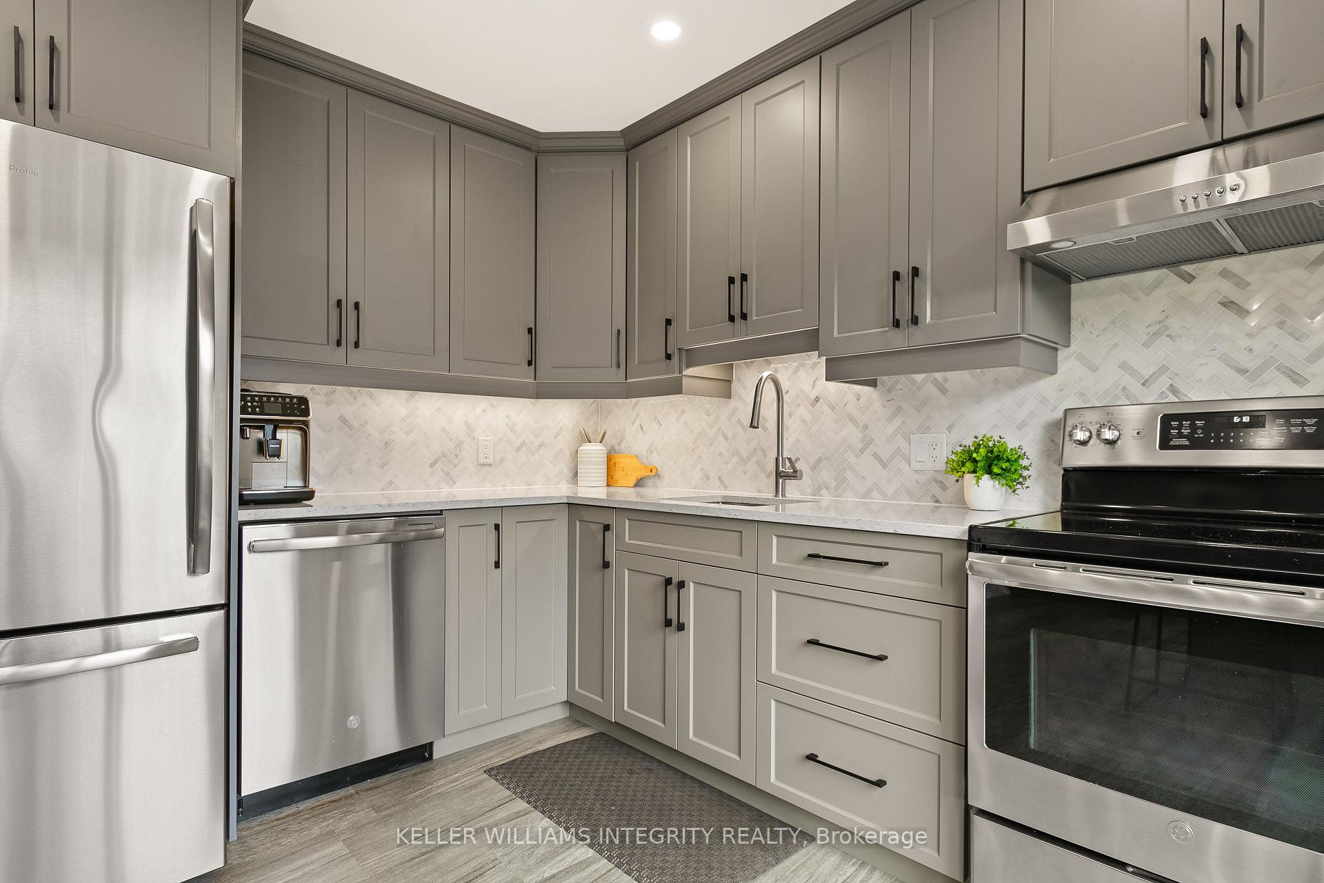 Photo 13 of 717 Brome Crescent, Ottawa, Fallingbrook/Ridgemount — HOMEH