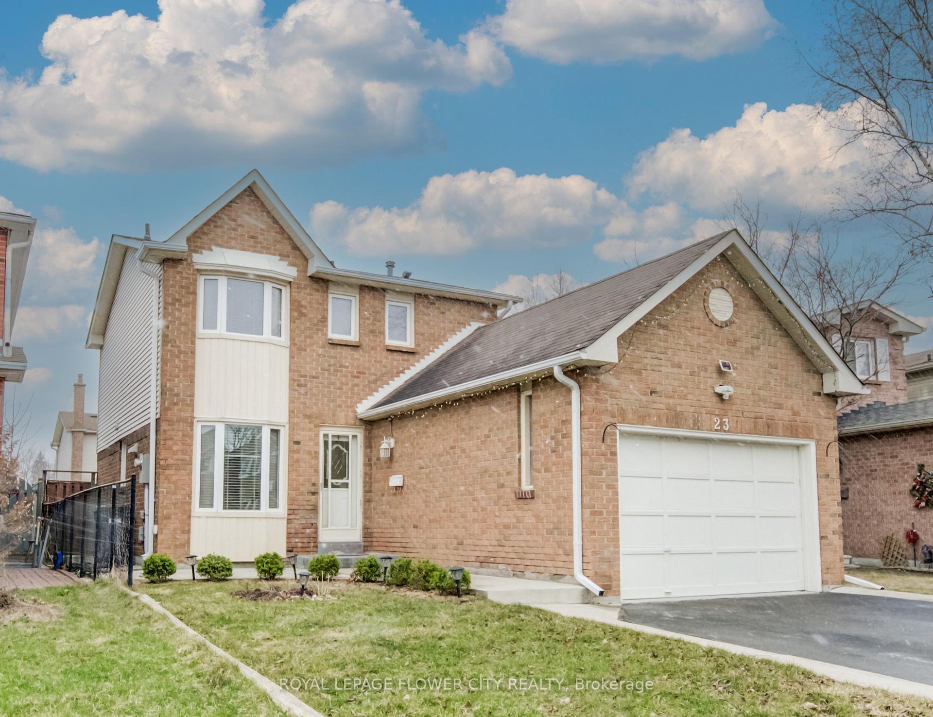 Photo 5 of 23 Driftwood Crescent, Brampton, Heart Lake East — HOMEH