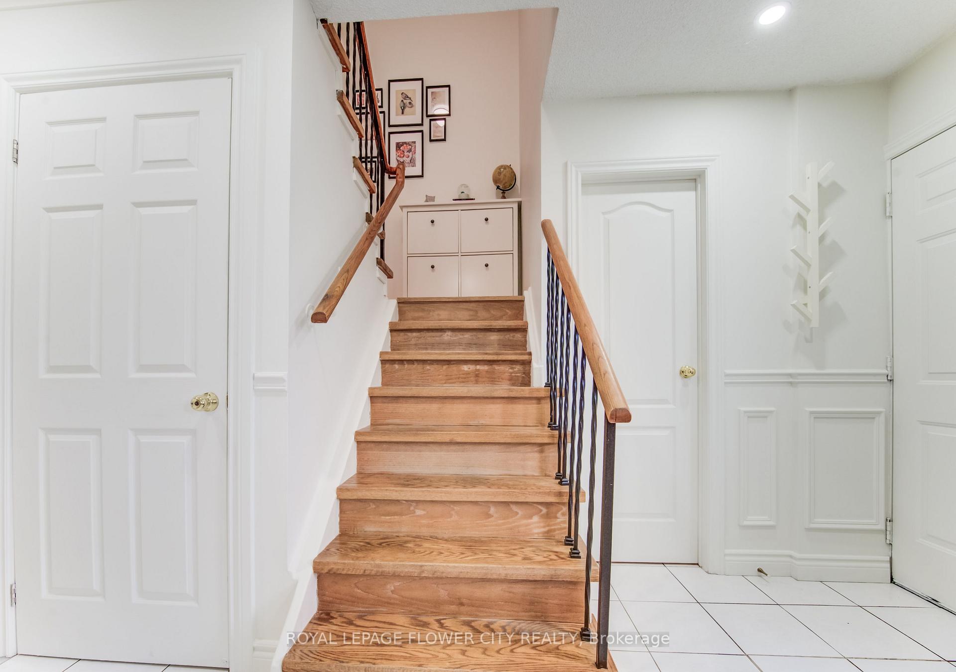 Photo 11 of 23 Driftwood Crescent, Brampton, Heart Lake East — HOMEH