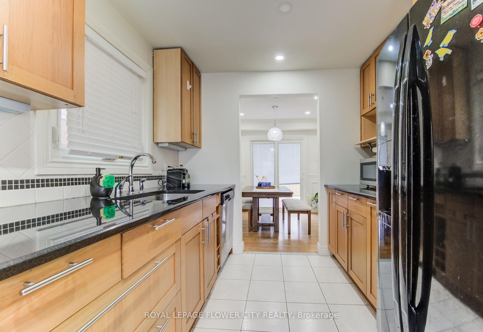 Photo 12 of 23 Driftwood Crescent, Brampton, Heart Lake East — HOMEH