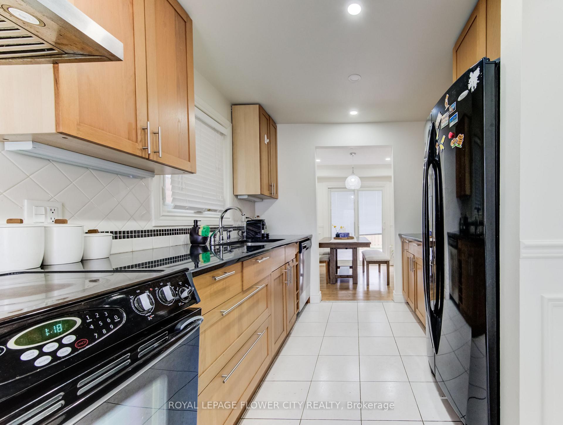 Photo 34 of 23 Driftwood Crescent, Brampton, Heart Lake East — HOMEH