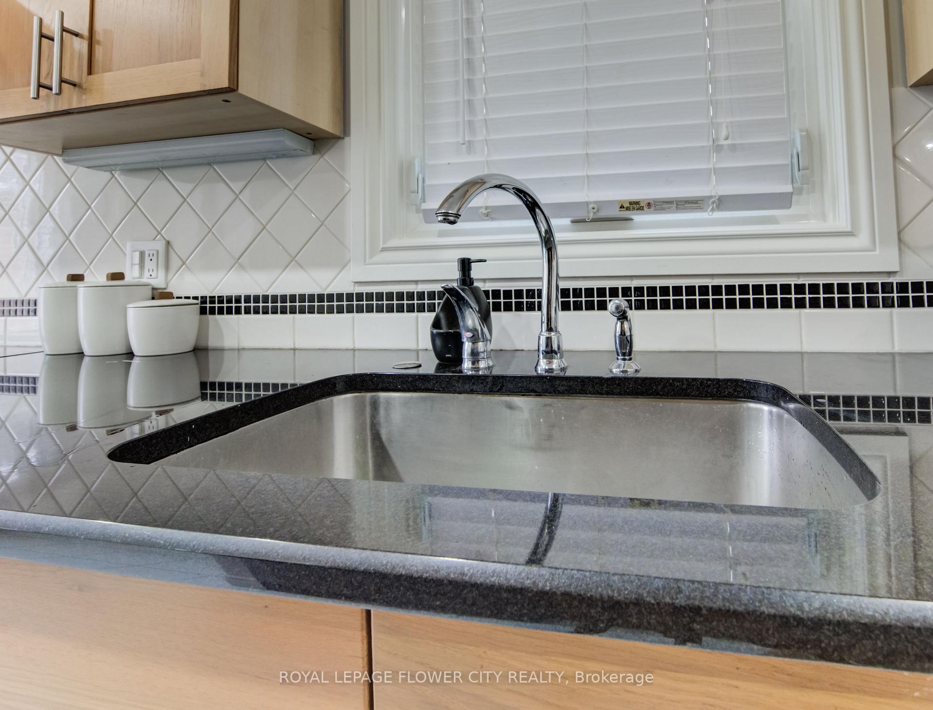 Photo 15 of 23 Driftwood Crescent, Brampton, Heart Lake East — HOMEH