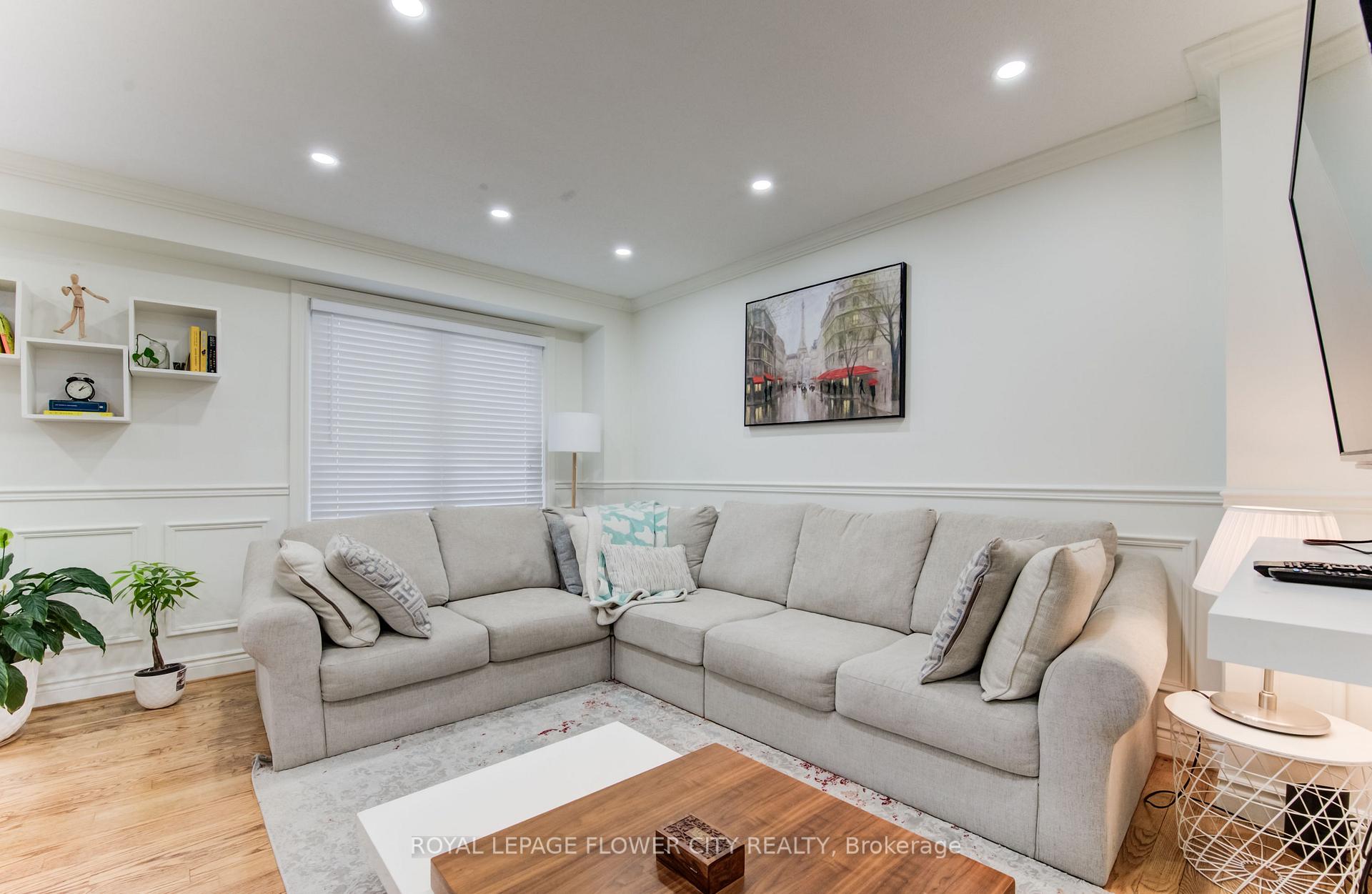 Photo 13 of 23 Driftwood Crescent, Brampton, Heart Lake East — HOMEH