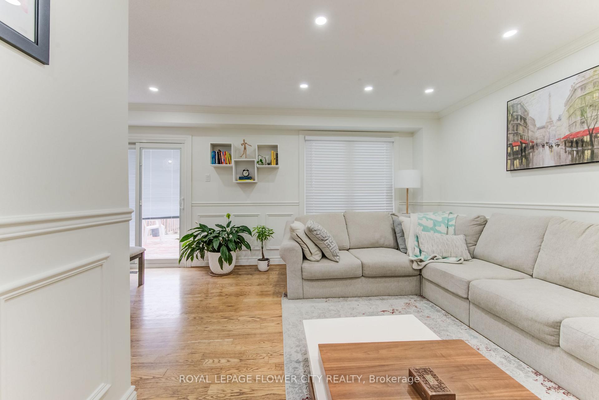 Photo 10 of 23 Driftwood Crescent, Brampton, Heart Lake East — HOMEH