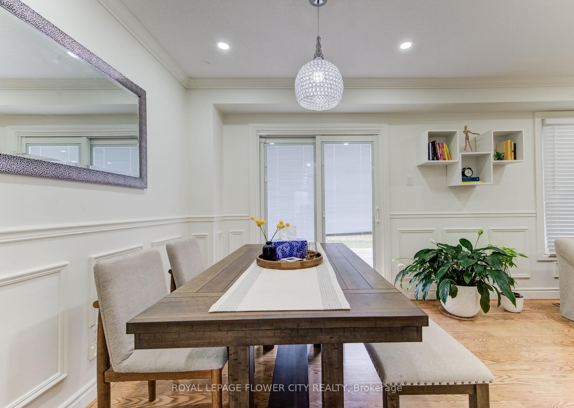 Photo 17 of 23 Driftwood Crescent, Brampton, Heart Lake East — HOMEH
