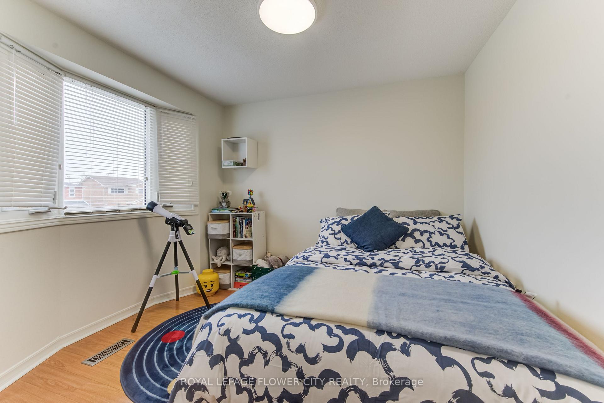 Photo 8 of 23 Driftwood Crescent, Brampton, Heart Lake East — HOMEH