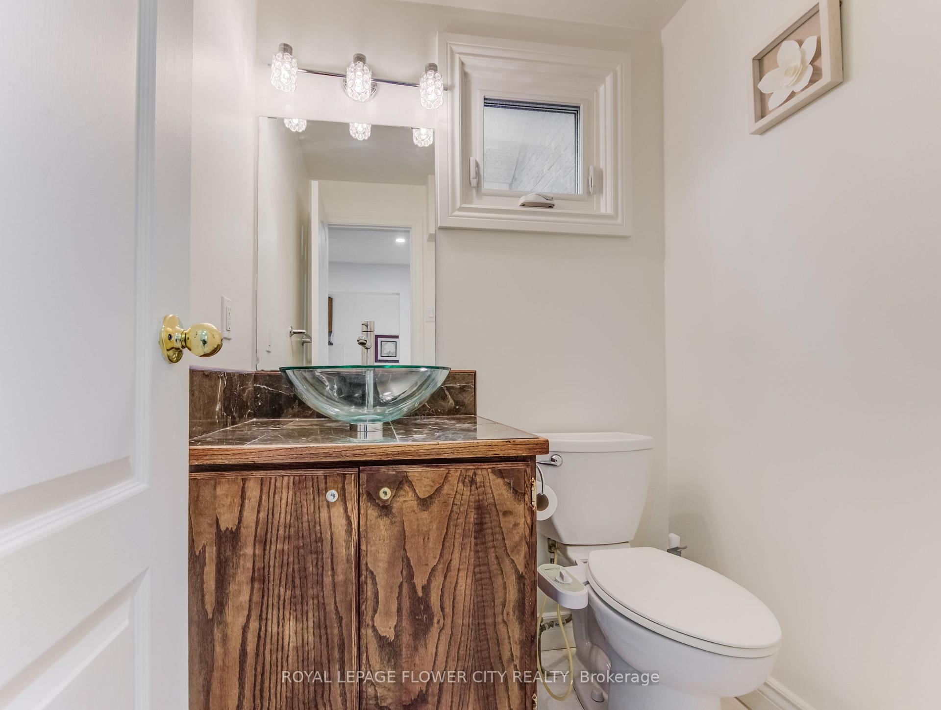 Photo 21 of 23 Driftwood Crescent, Brampton, Heart Lake East — HOMEH