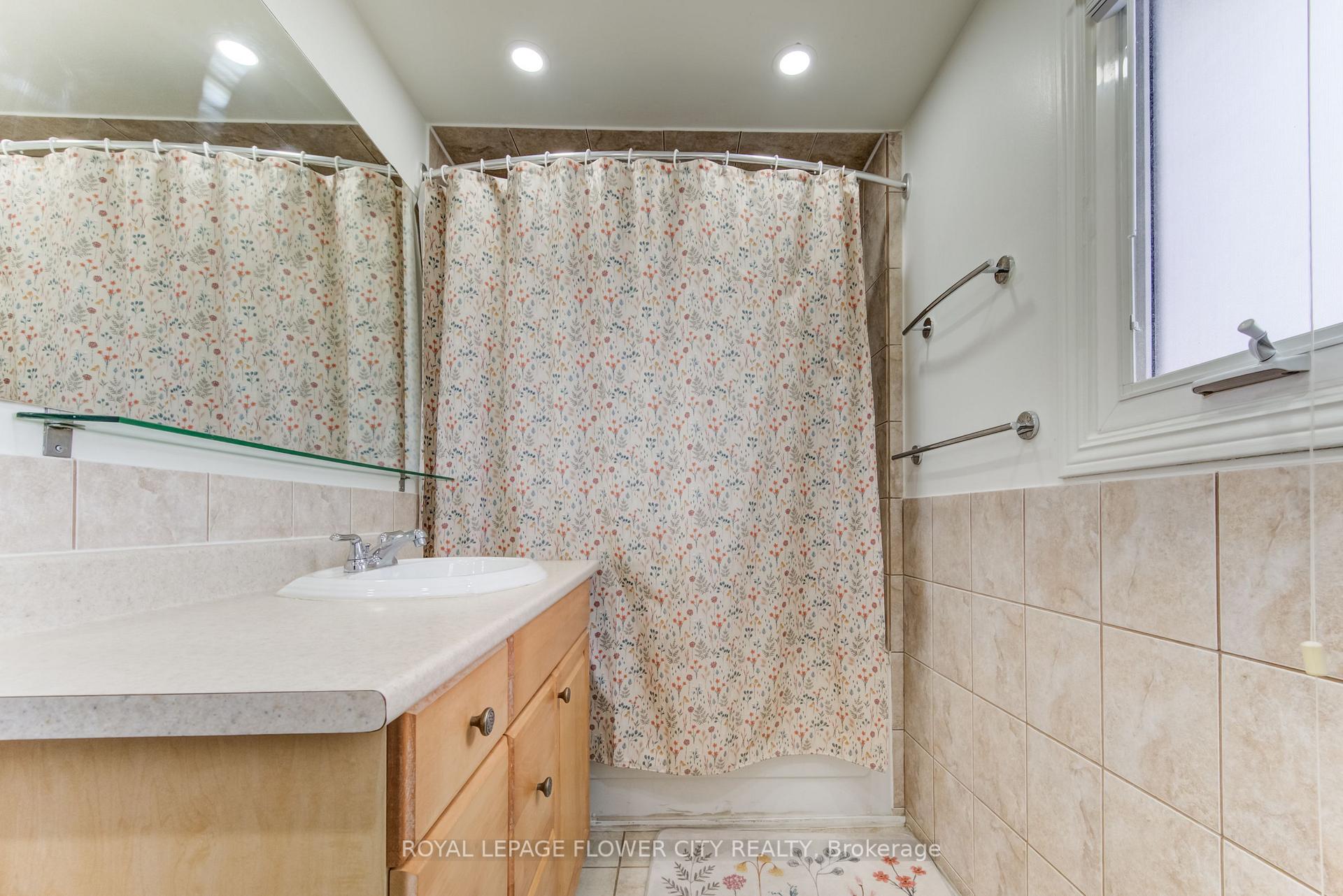 Photo 22 of 23 Driftwood Crescent, Brampton, Heart Lake East — HOMEH