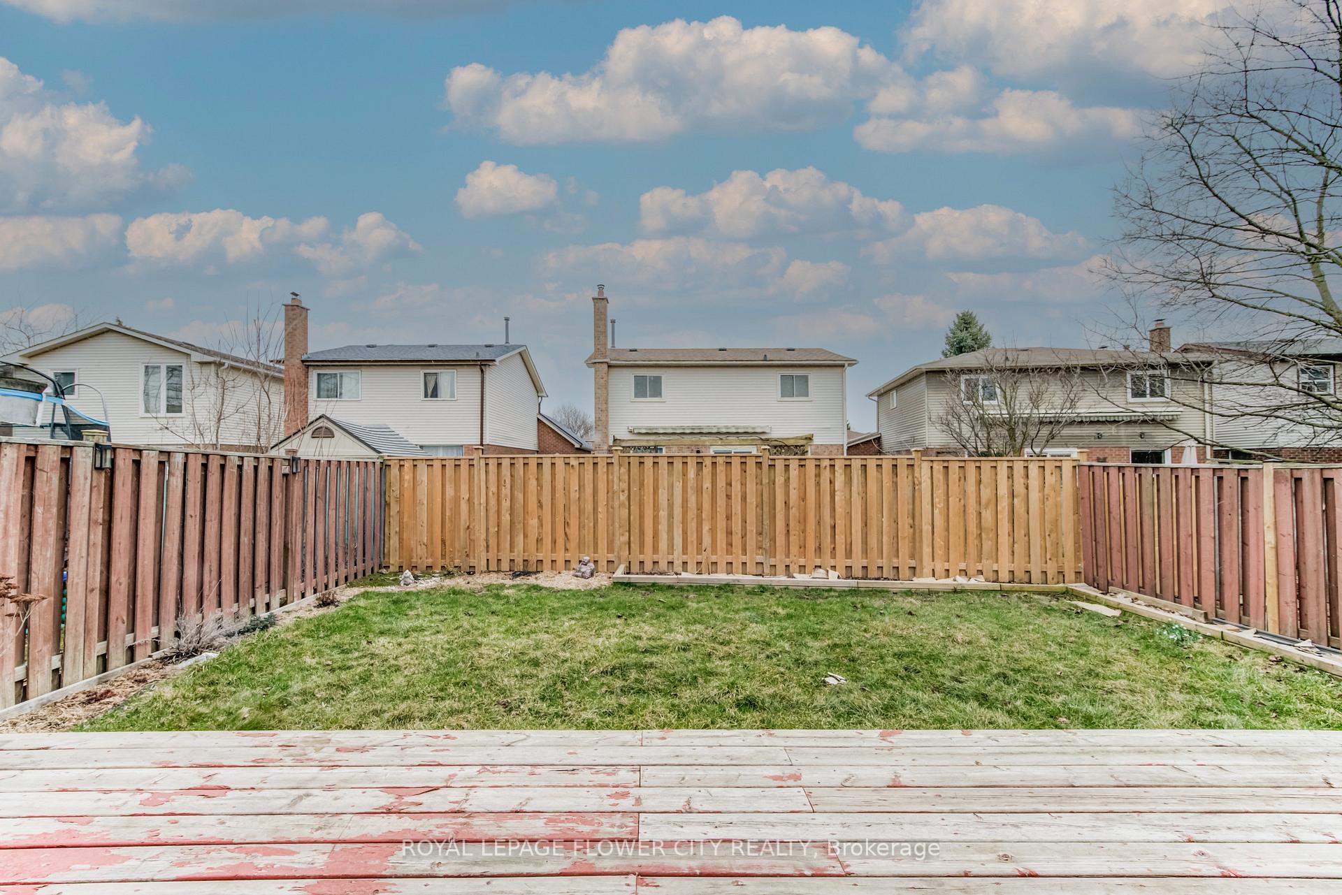 Photo 20 of 23 Driftwood Crescent, Brampton, Heart Lake East — HOMEH