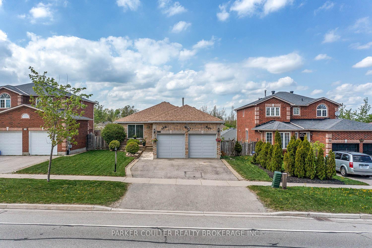 Front of 220 Livingstone Street E