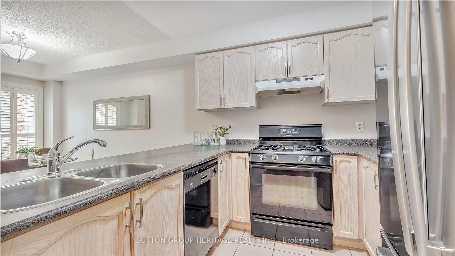 Photo 8 of 62 Sprucedale Way, Whitby, Pringle Creek — HOMEH