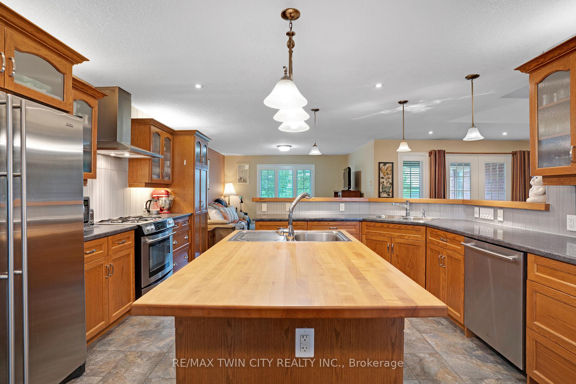 Photo 15 of 1788 Lobsinger Line, Woolwich — HOMEH