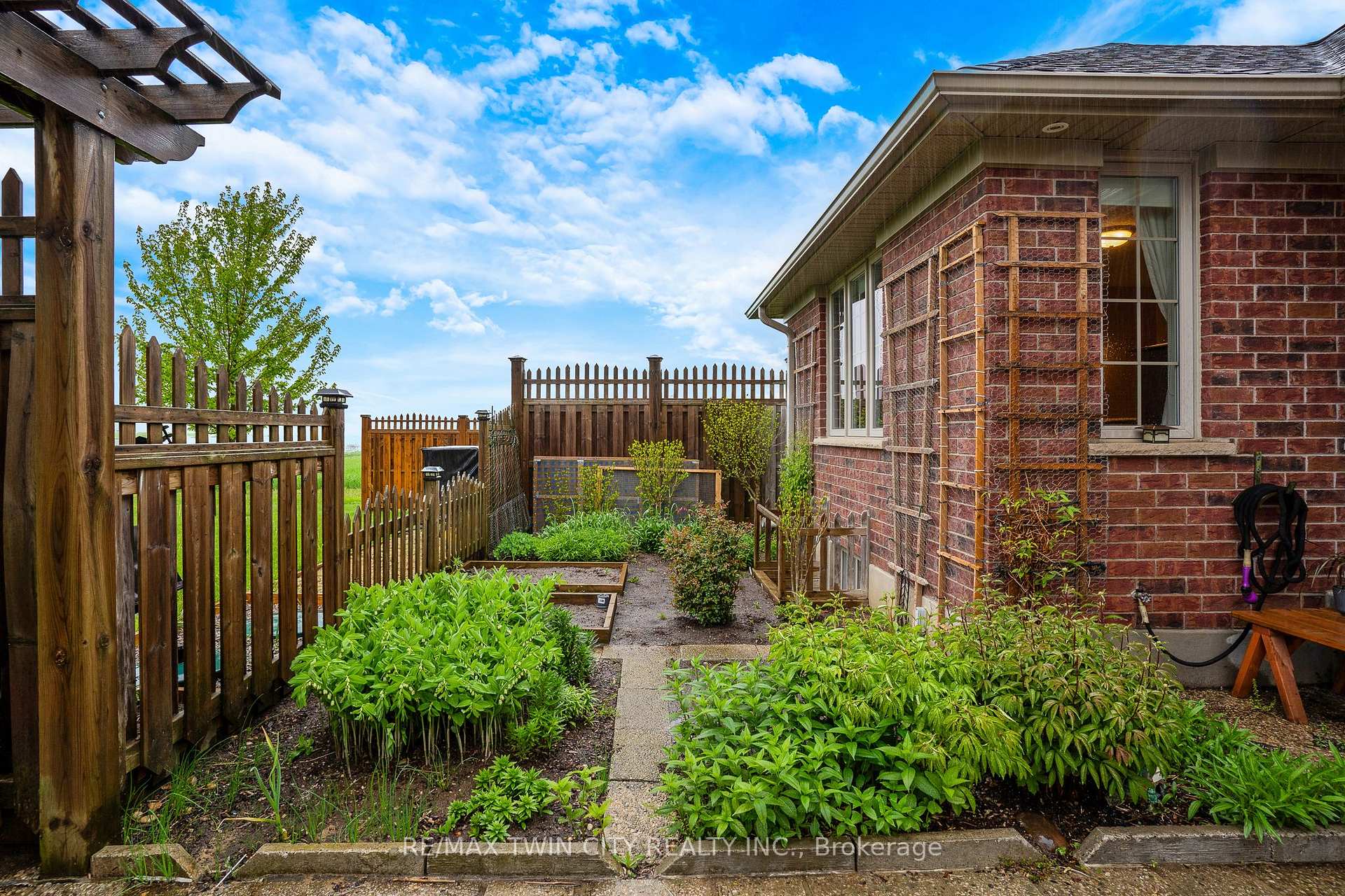 Photo 36 of 1788 Lobsinger Line, Woolwich — HOMEH