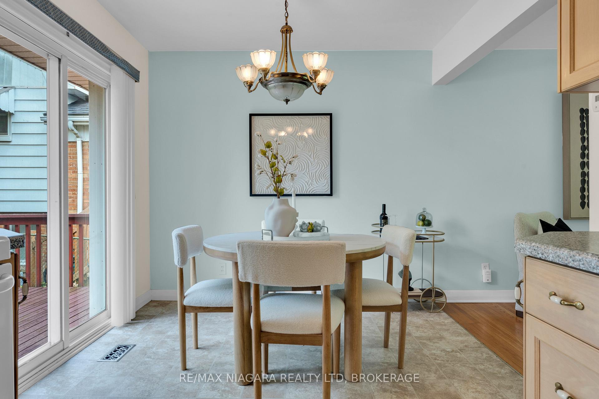 Photo 11 of 1017 Brucedale Avenue E, Hamilton, Sherwood — HOMEH
