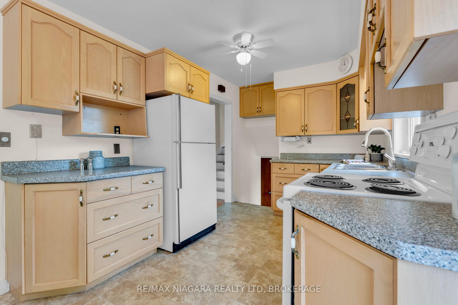 Photo 9 of 1017 Brucedale Avenue E, Hamilton, Sherwood — HOMEH