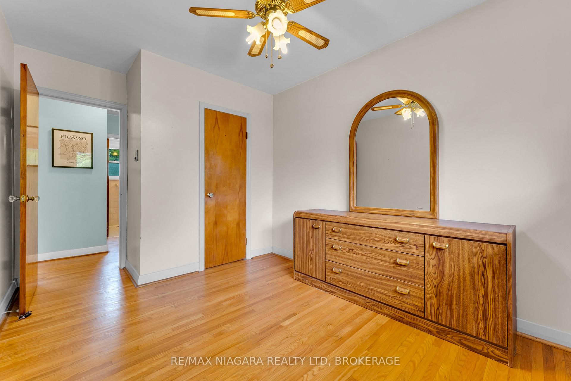 Photo 4 of 1017 Brucedale Avenue E, Hamilton, Sherwood — HOMEH