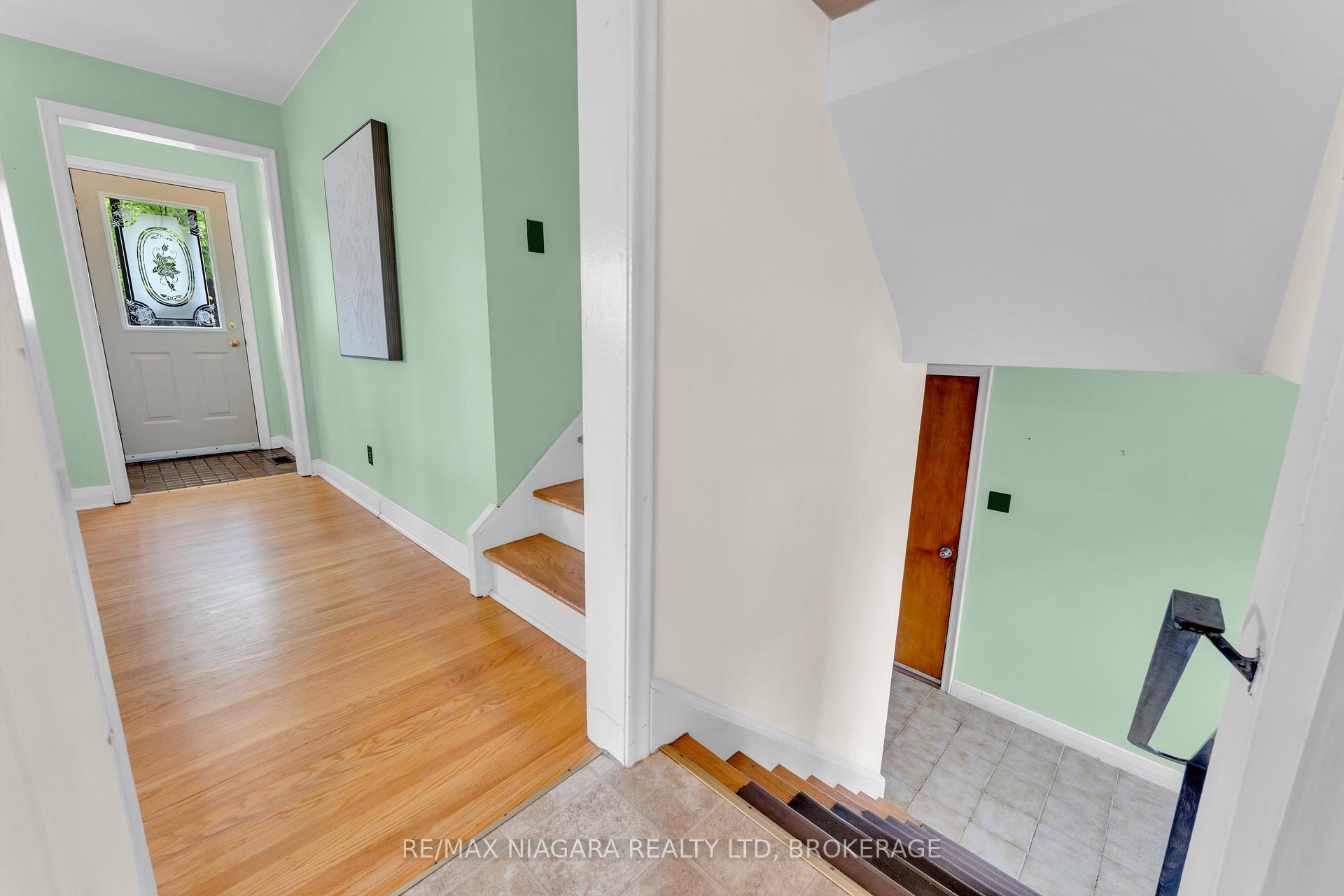 Photo 3 of 1017 Brucedale Avenue E, Hamilton, Sherwood — HOMEH
