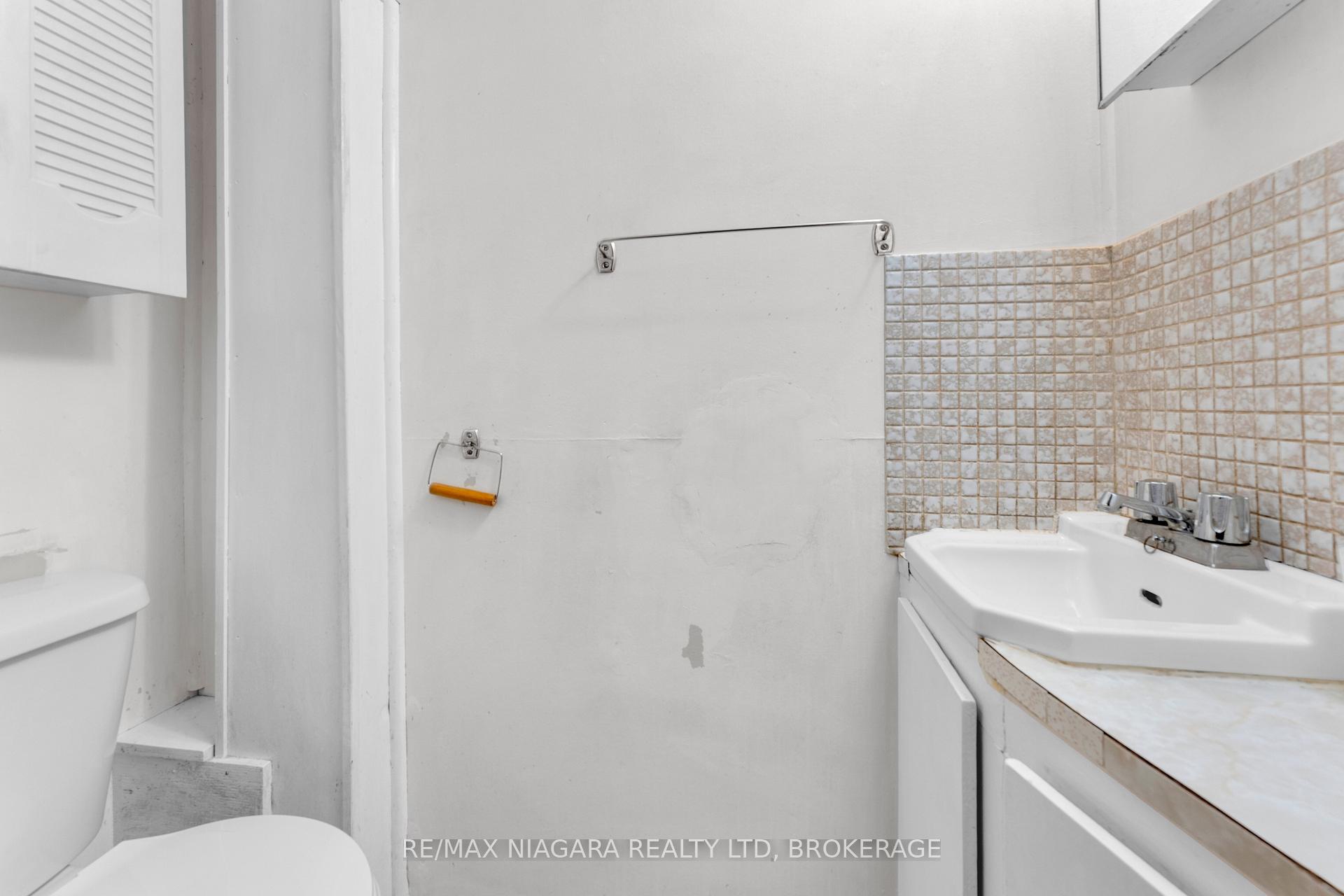 Photo 13 of 1017 Brucedale Avenue E, Hamilton, Sherwood — HOMEH