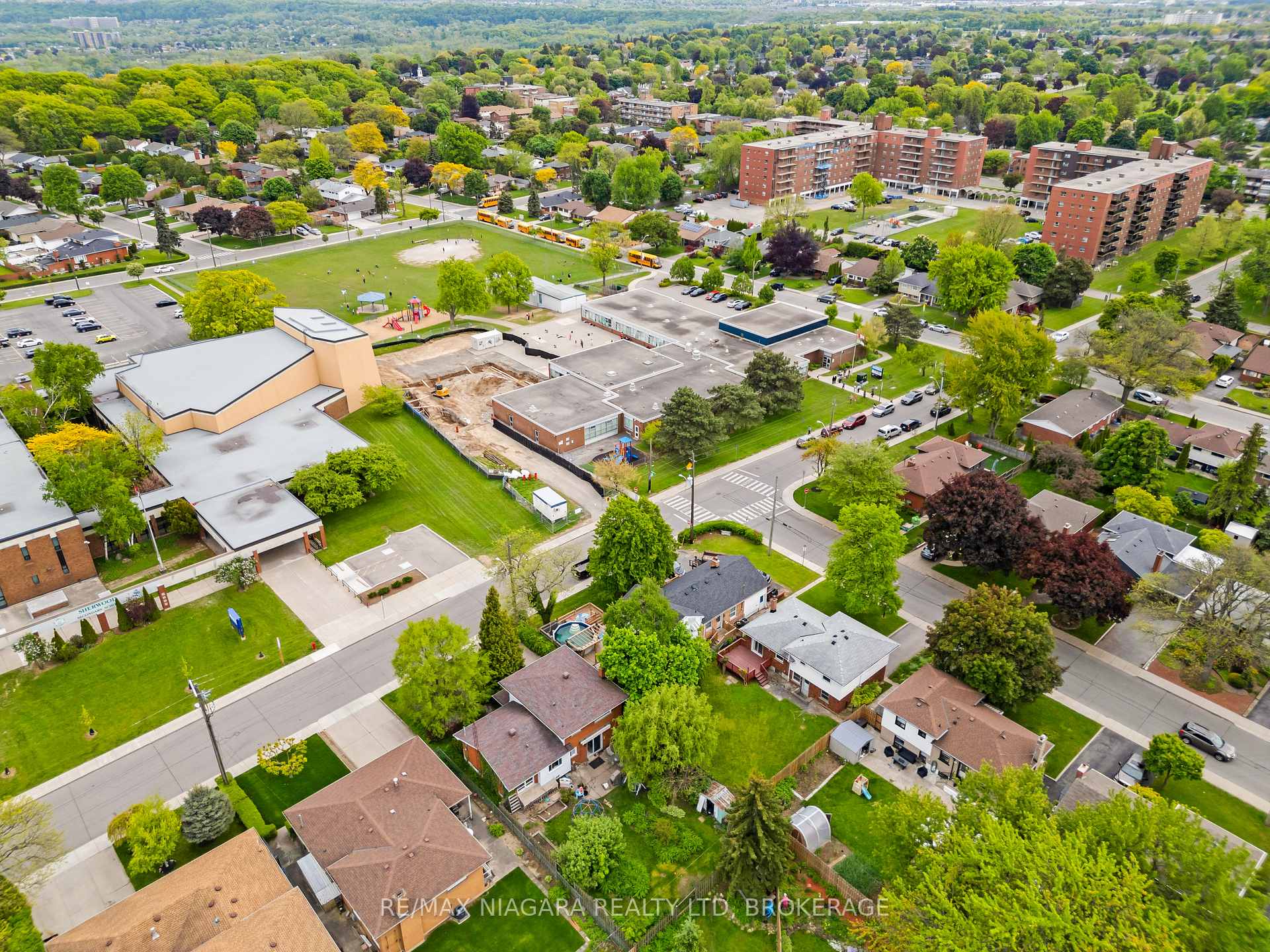 Photo 36 of 1017 Brucedale Avenue E, Hamilton, Sherwood — HOMEH