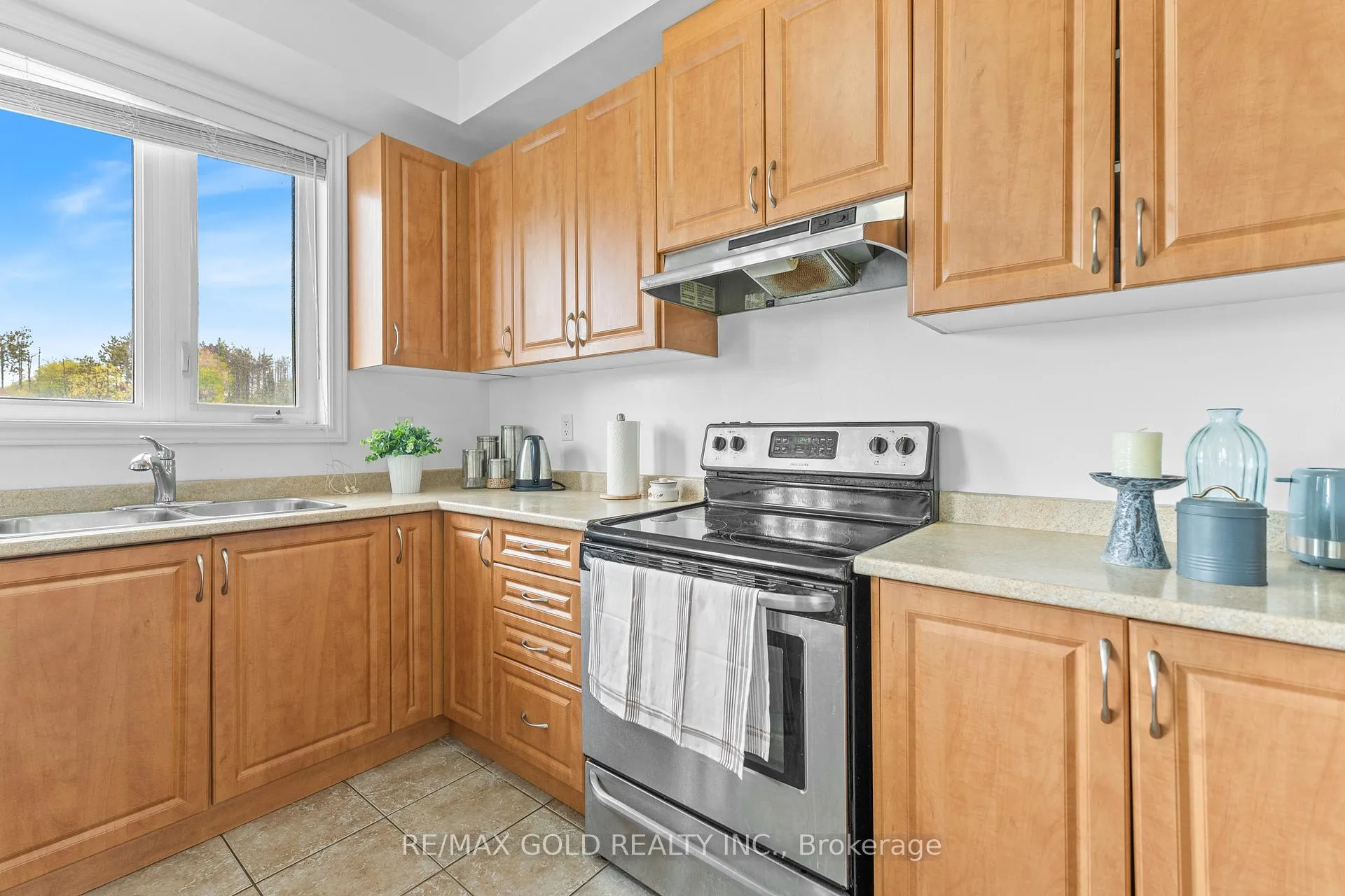 Photo 16 of 36 Kayak Heights, Brampton, Heart Lake East — HOMEH