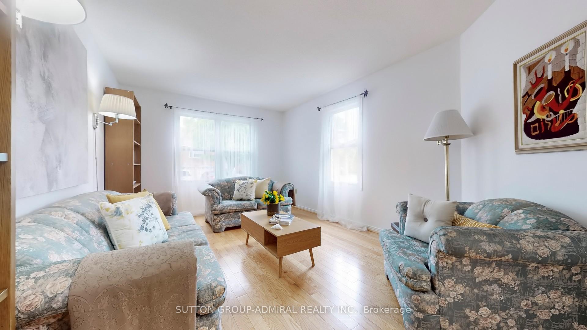 Photo 14 of 27 Thornbury Circle, Vaughan, Crestwood-Springfarm-Yorkhill — HOMEH
