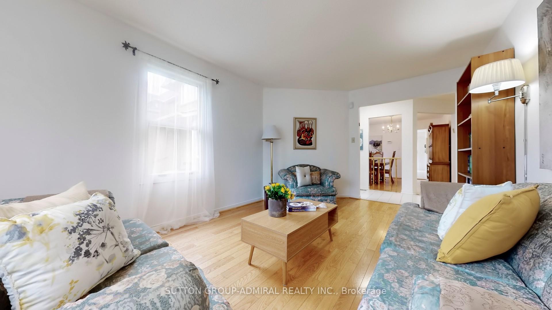 Photo 5 of 27 Thornbury Circle, Vaughan, Crestwood-Springfarm-Yorkhill — HOMEH
