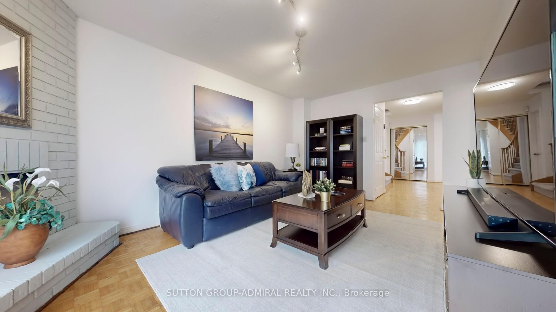 Photo 19 of 27 Thornbury Circle, Vaughan, Crestwood-Springfarm-Yorkhill — HOMEH