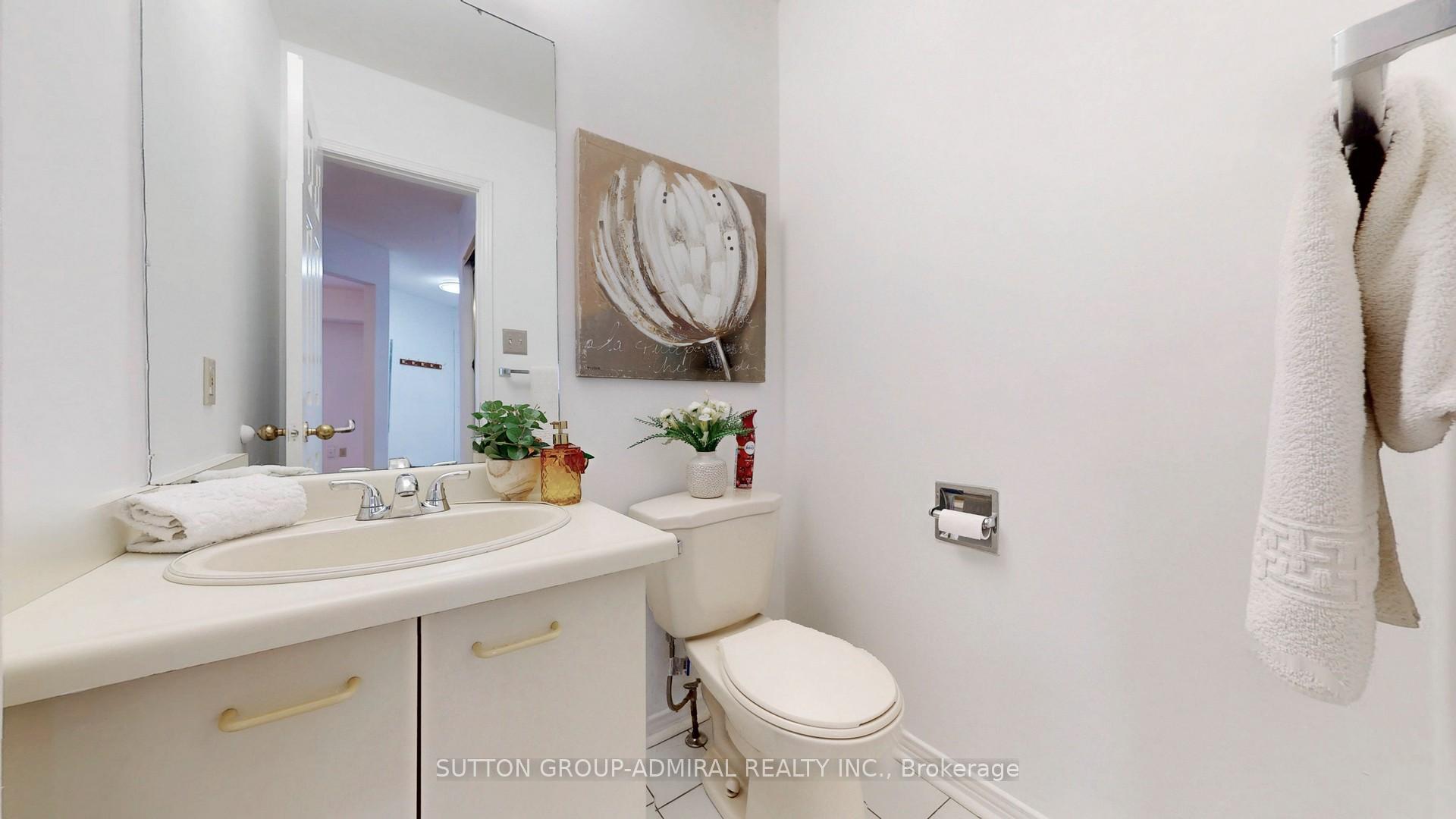 Photo 7 of 27 Thornbury Circle, Vaughan, Crestwood-Springfarm-Yorkhill — HOMEH