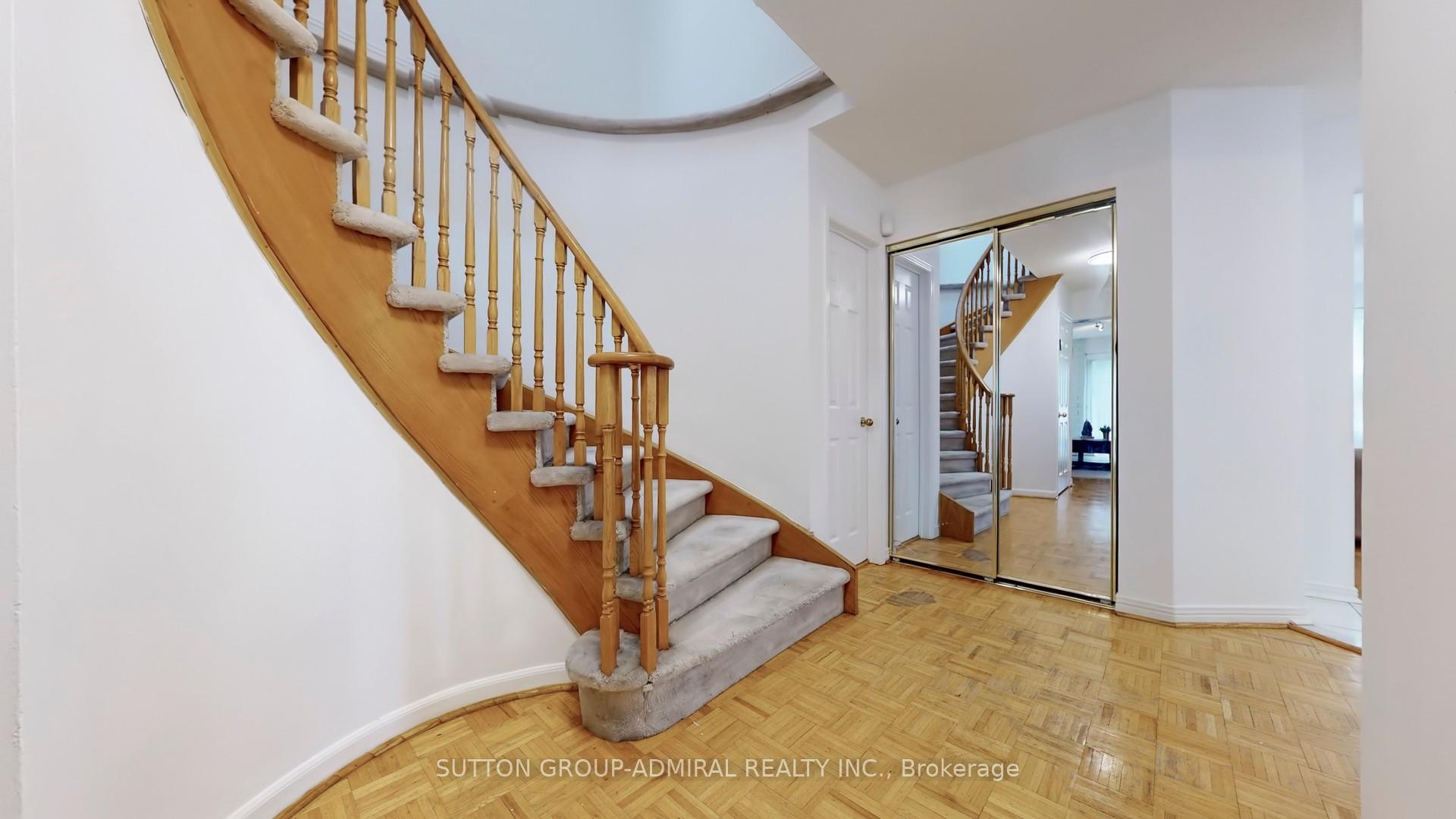 Photo 8 of 27 Thornbury Circle, Vaughan, Crestwood-Springfarm-Yorkhill — HOMEH
