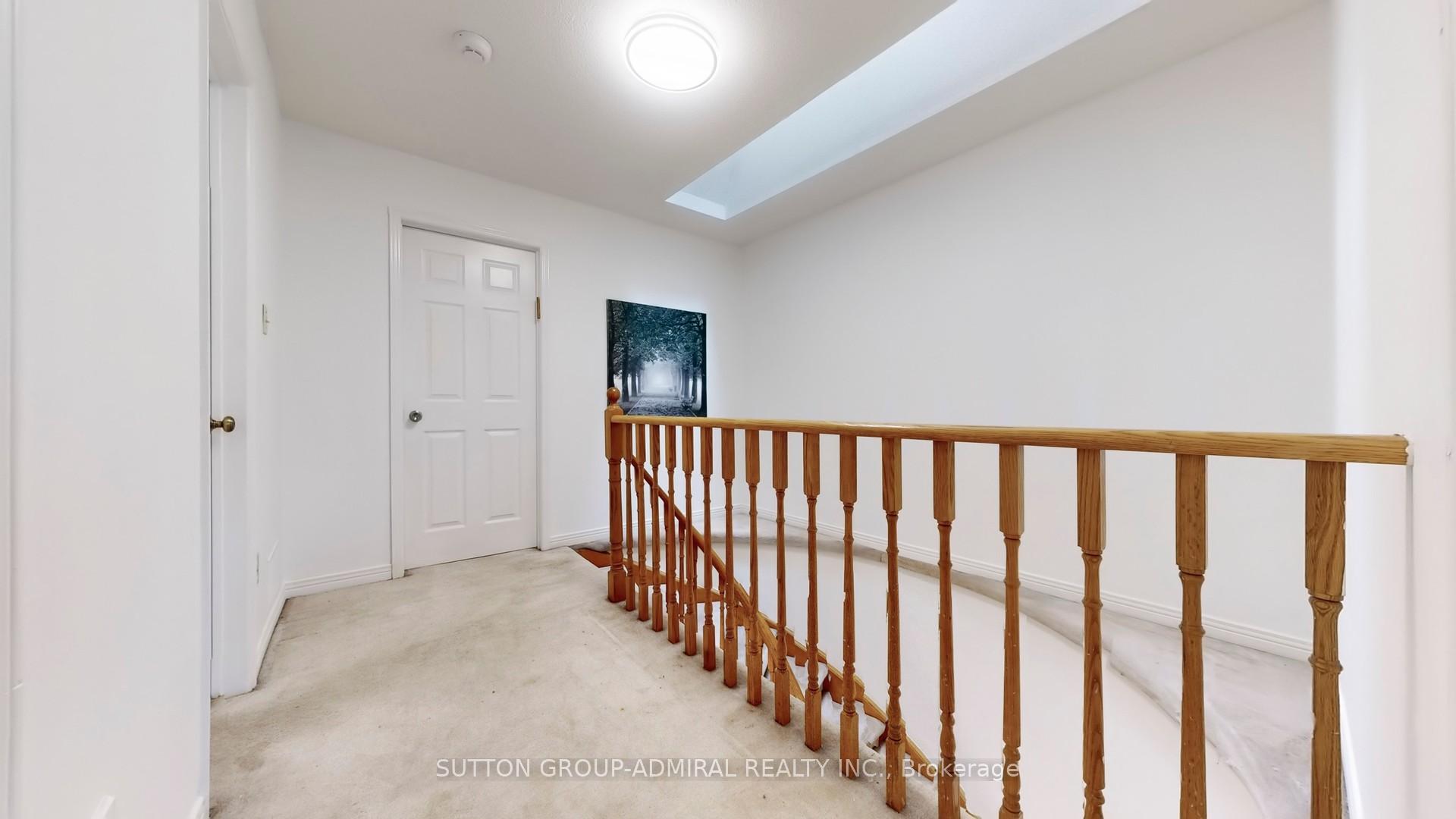 Photo 3 of 27 Thornbury Circle, Vaughan, Crestwood-Springfarm-Yorkhill — HOMEH
