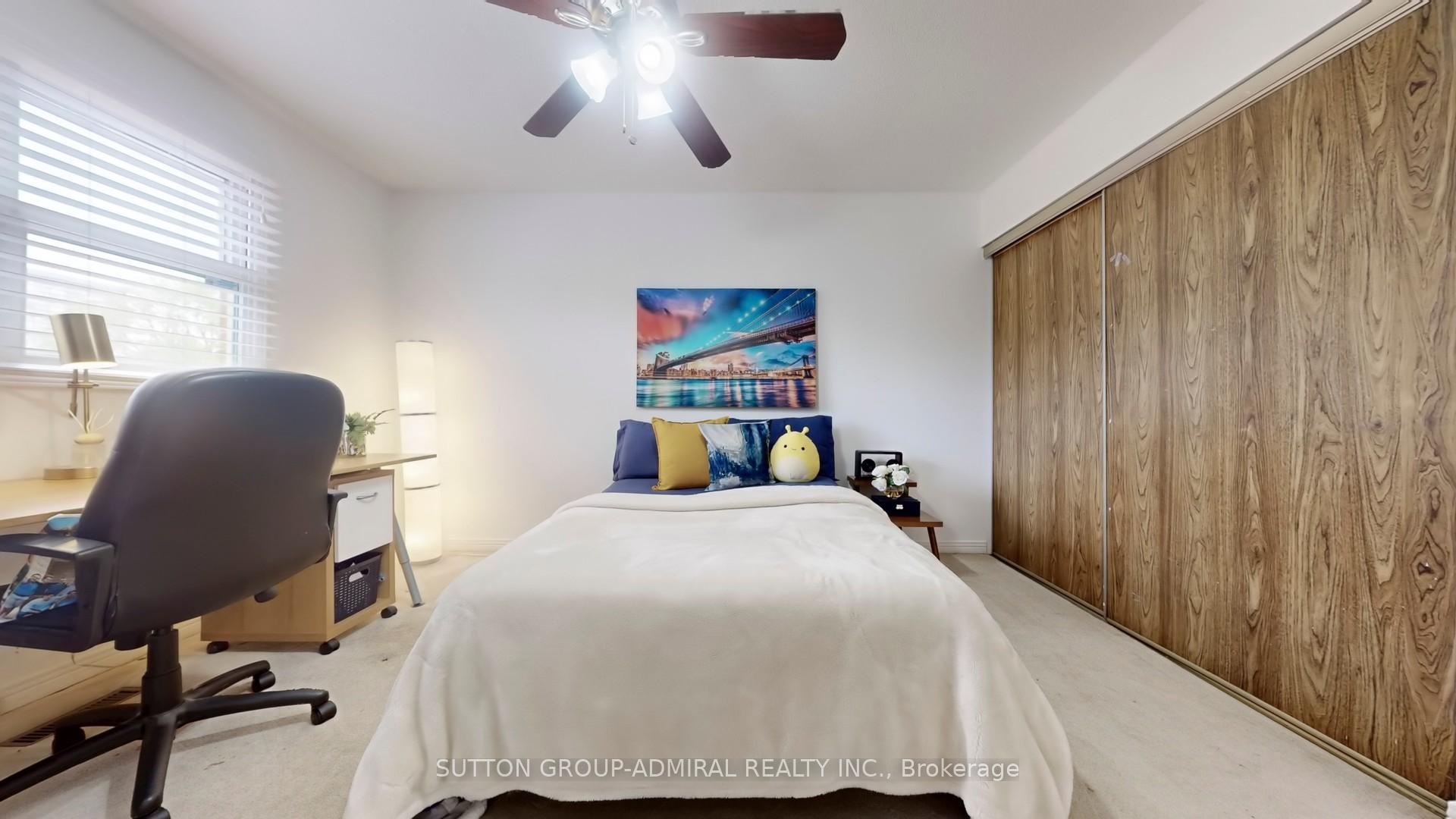 Photo 15 of 27 Thornbury Circle, Vaughan, Crestwood-Springfarm-Yorkhill — HOMEH