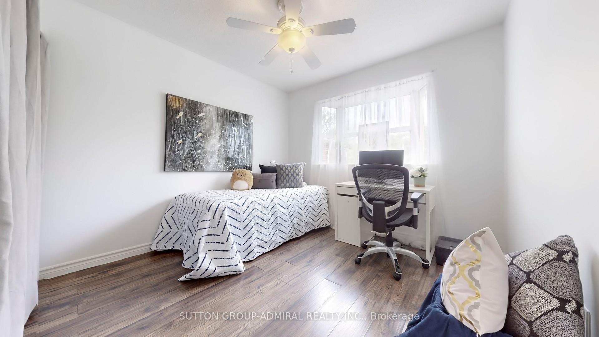 Photo 21 of 27 Thornbury Circle, Vaughan, Crestwood-Springfarm-Yorkhill — HOMEH